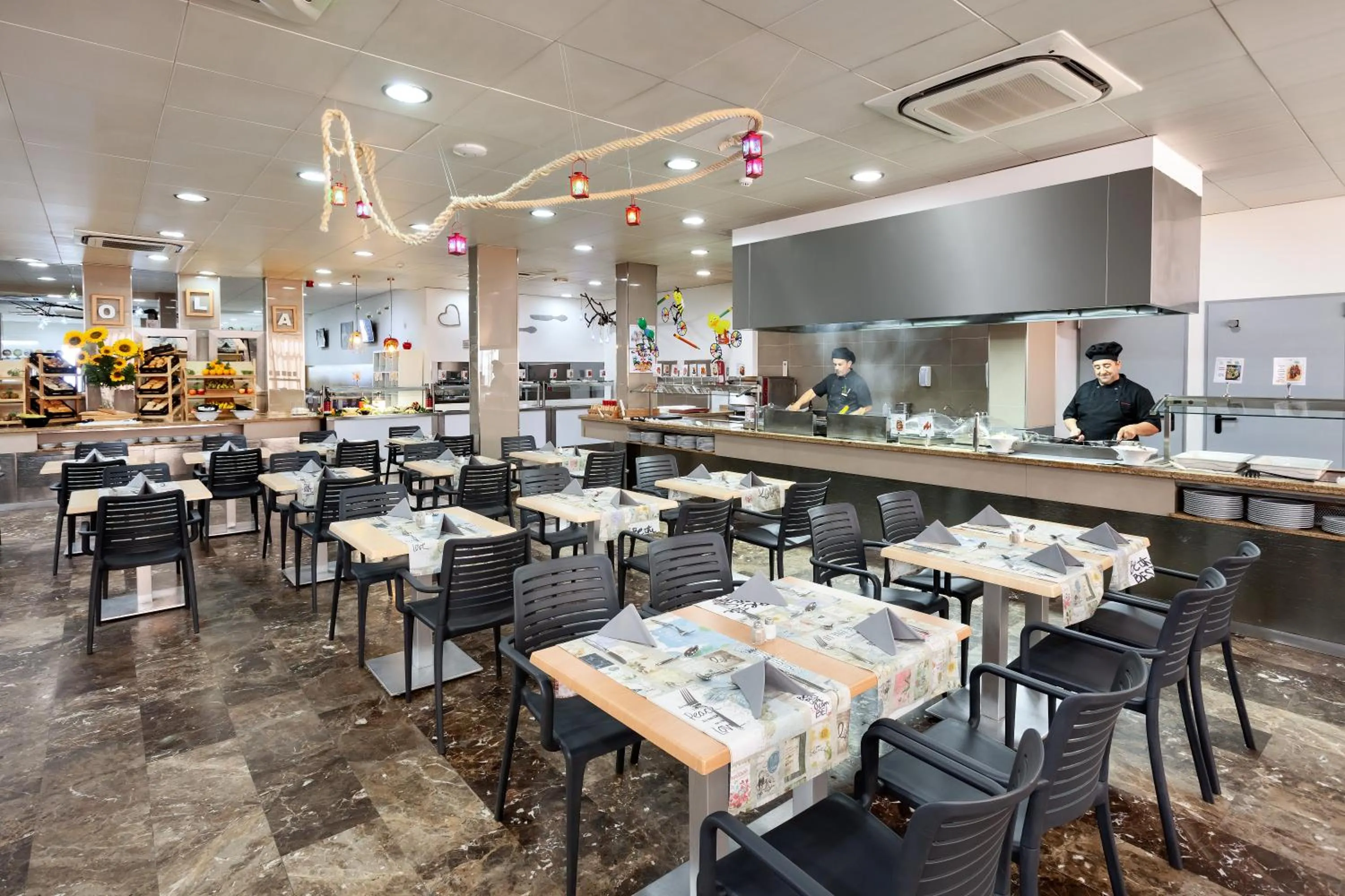 Restaurant/places to eat in Playaolid Suites & Apartments