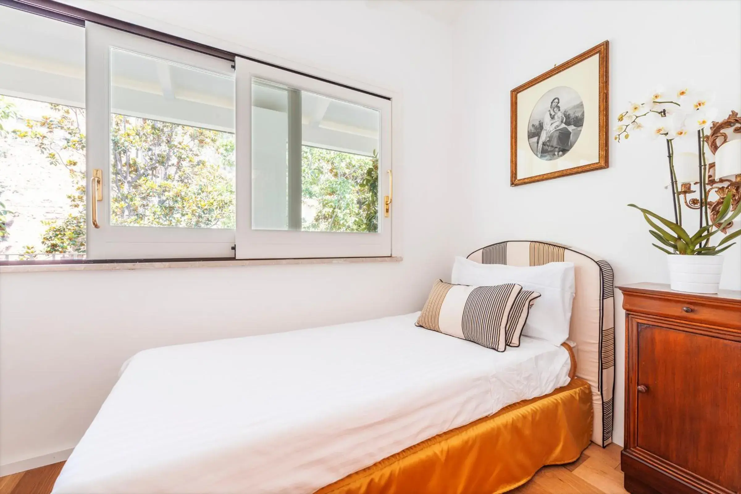 Triple Room with Balcony in Palazzo Sassi Triple Room with Balcony in Palazzo Sassi