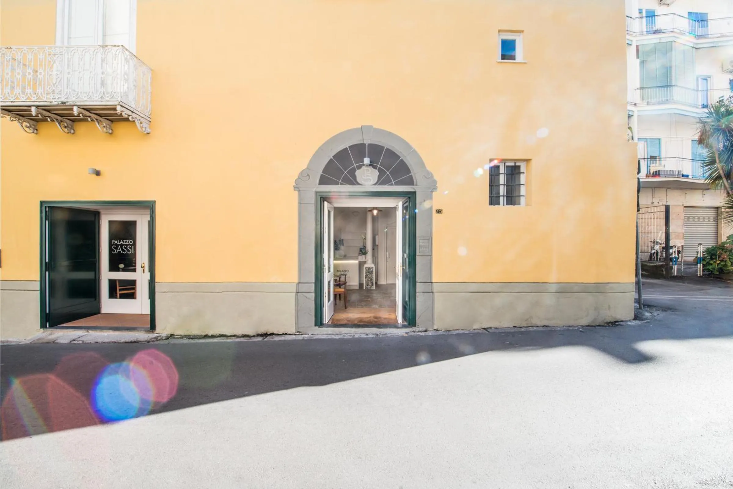 Facade/entrance in Palazzo Sassi