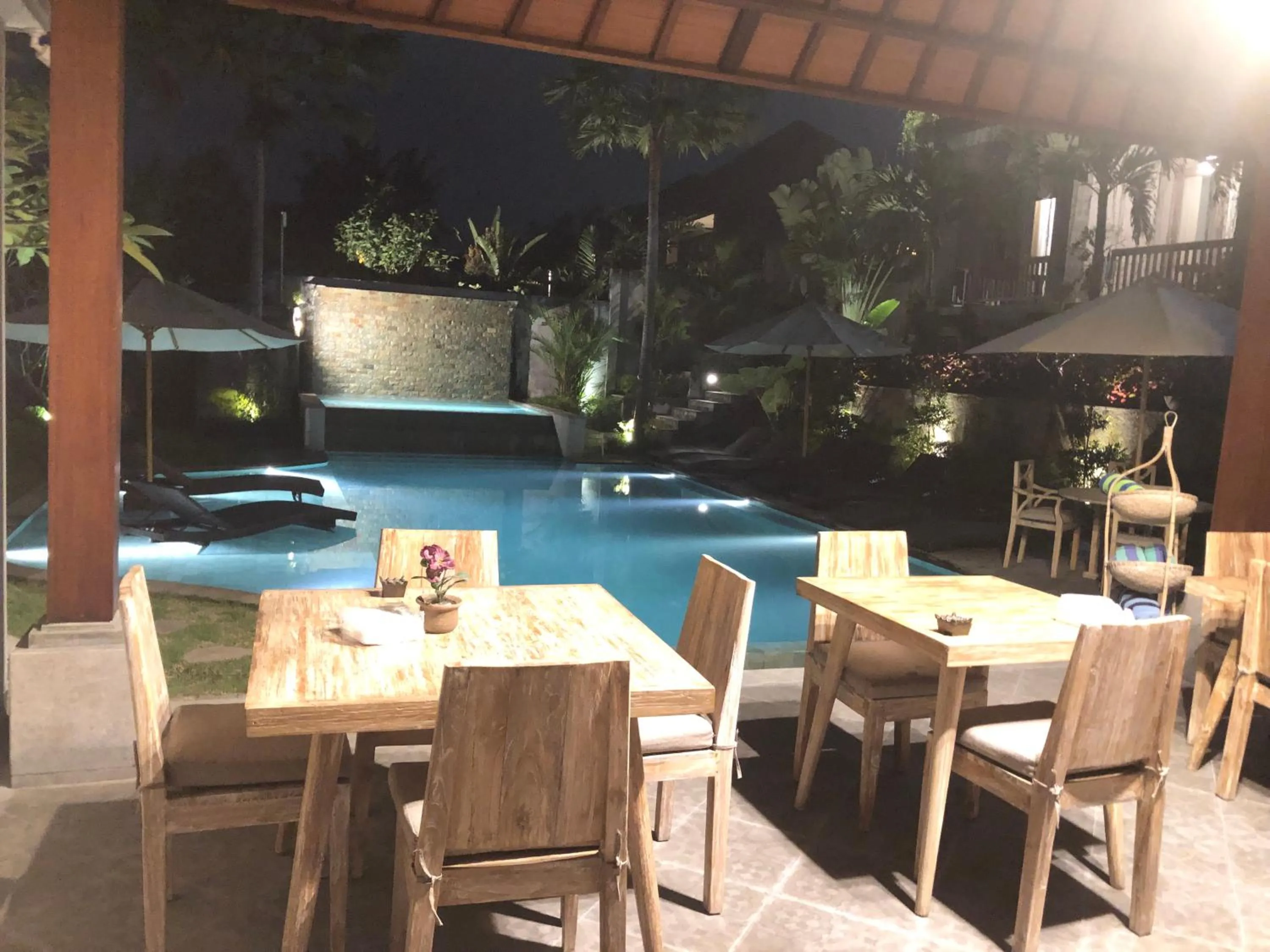 Restaurant/places to eat in Betutu Bali Villas