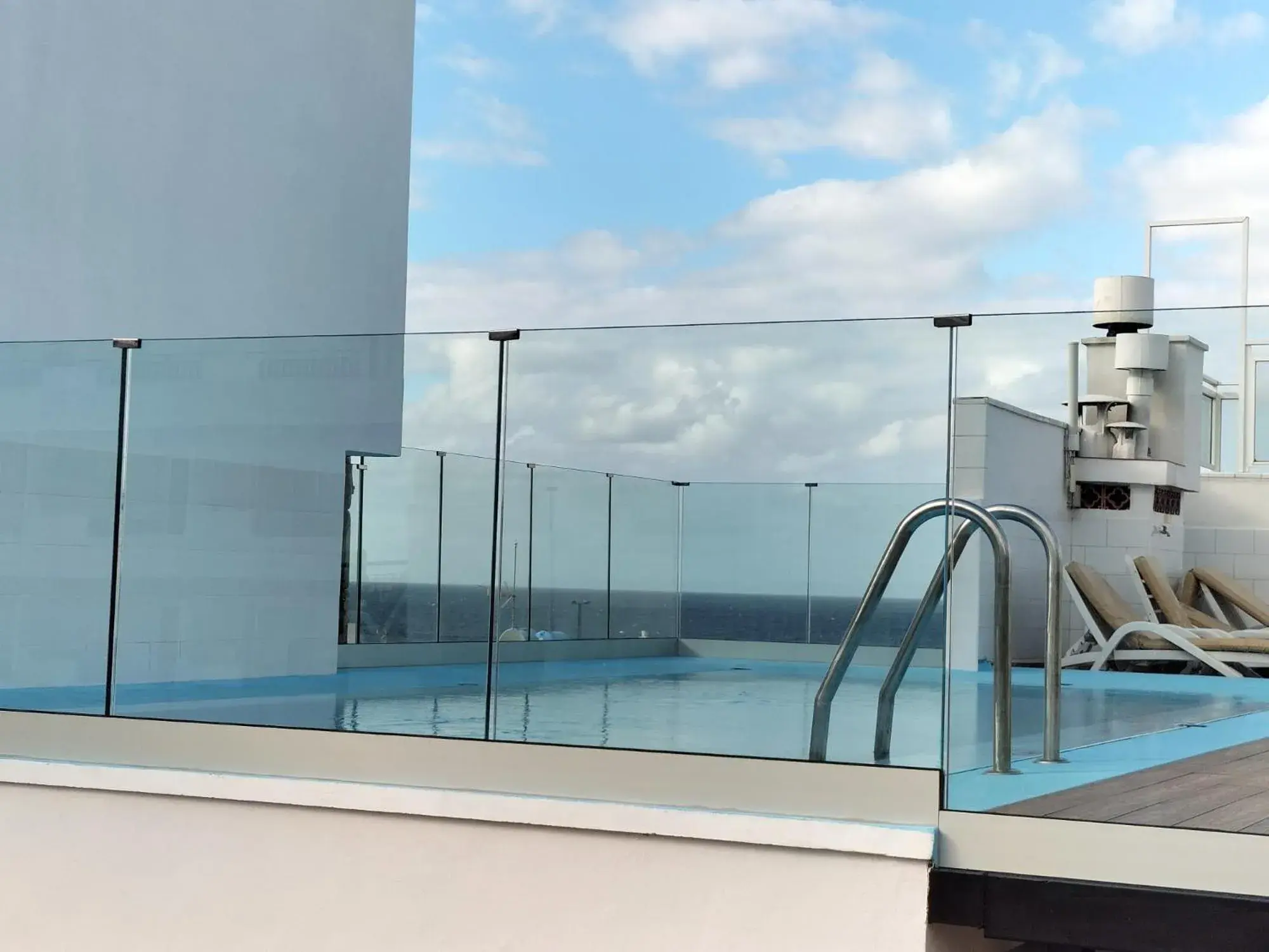 Swimming pool in Apartamentos Park Plaza Swimming pool in Apartamentos Park Plaza