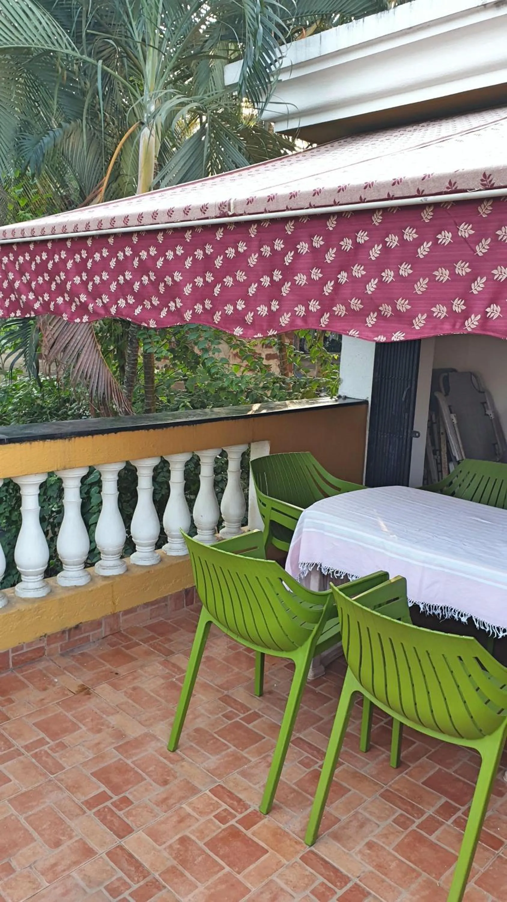 Balcony/Terrace in Boutique Villa, beach 10min, cook on request