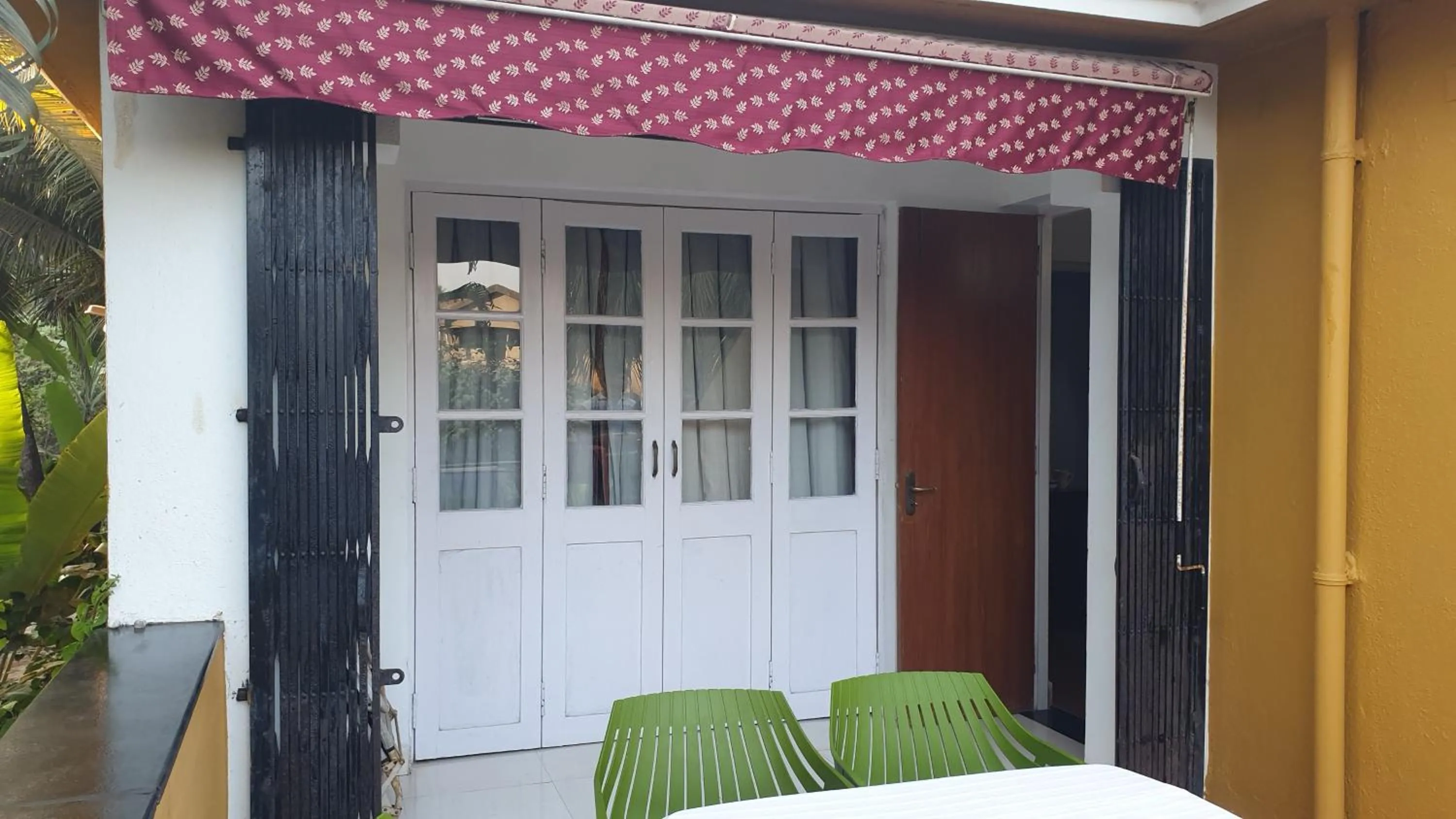 Balcony/Terrace in Boutique Villa, beach 10min, cook on request