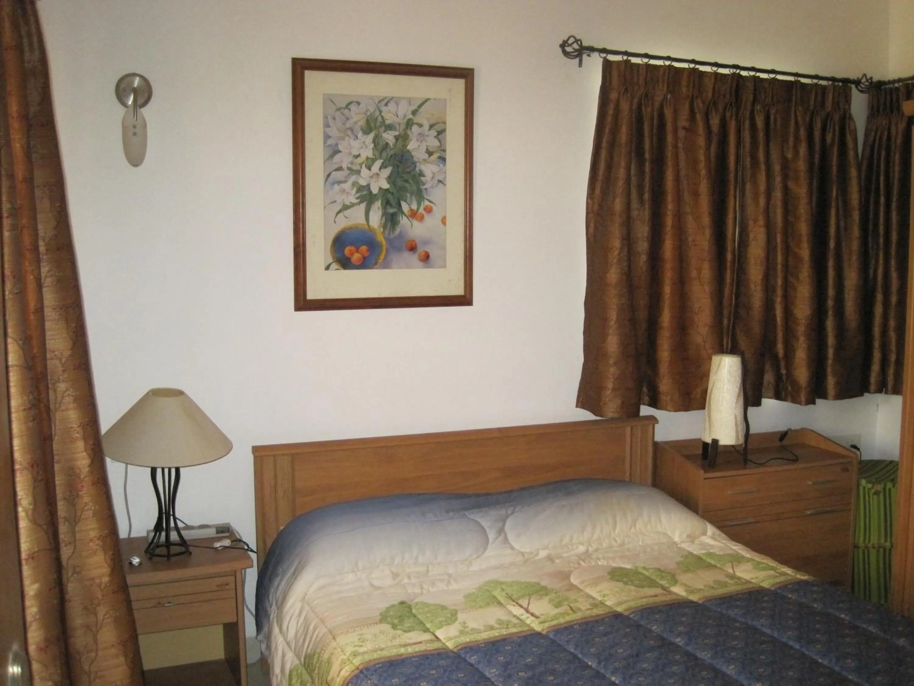 Photo of the whole room, Bed in Boutique Villa, beach 10min, cook on request