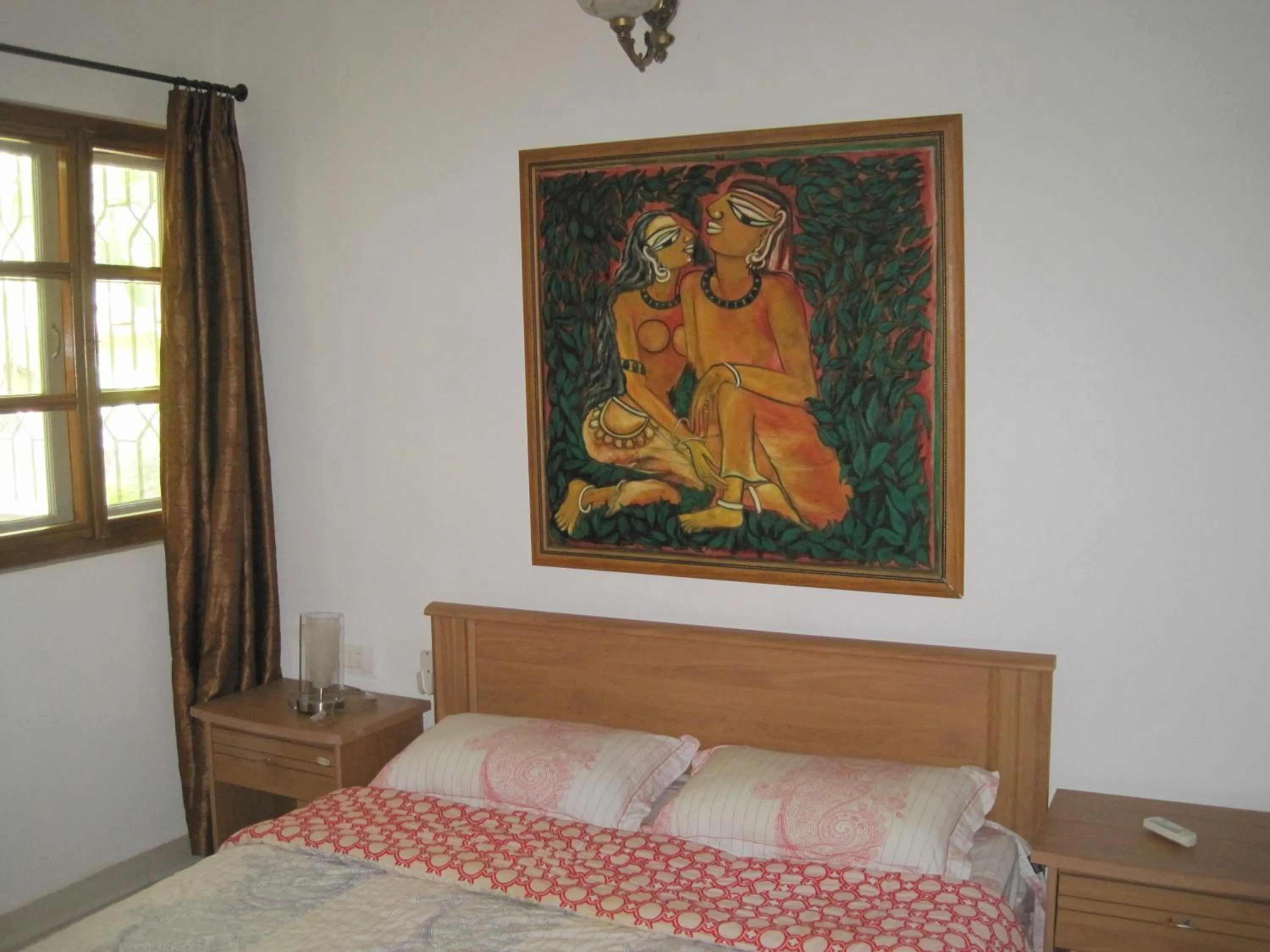 Photo of the whole room, Bed in Boutique Villa, beach 10min, cook on request