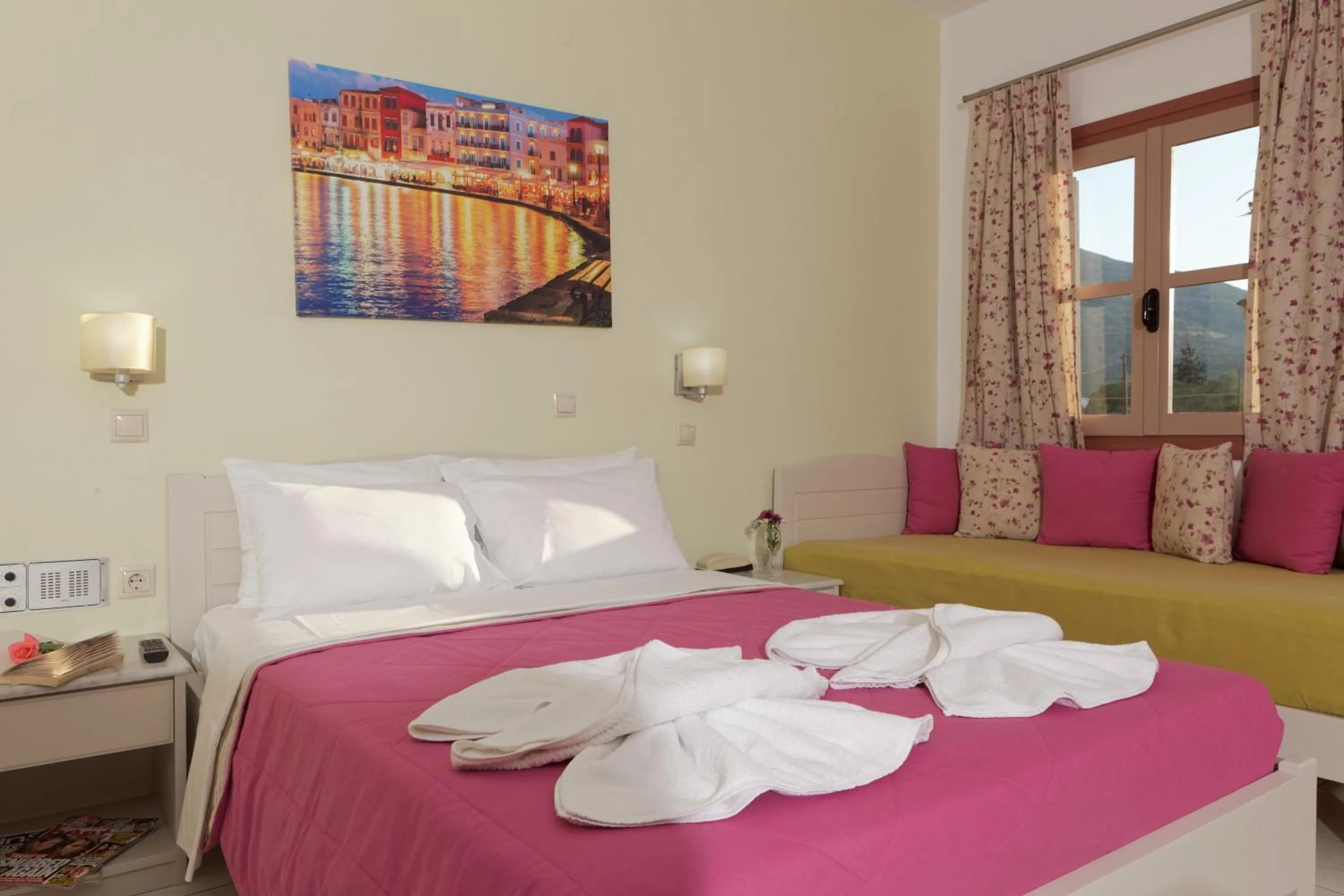 Bedroom, Bed in Latania Apartments