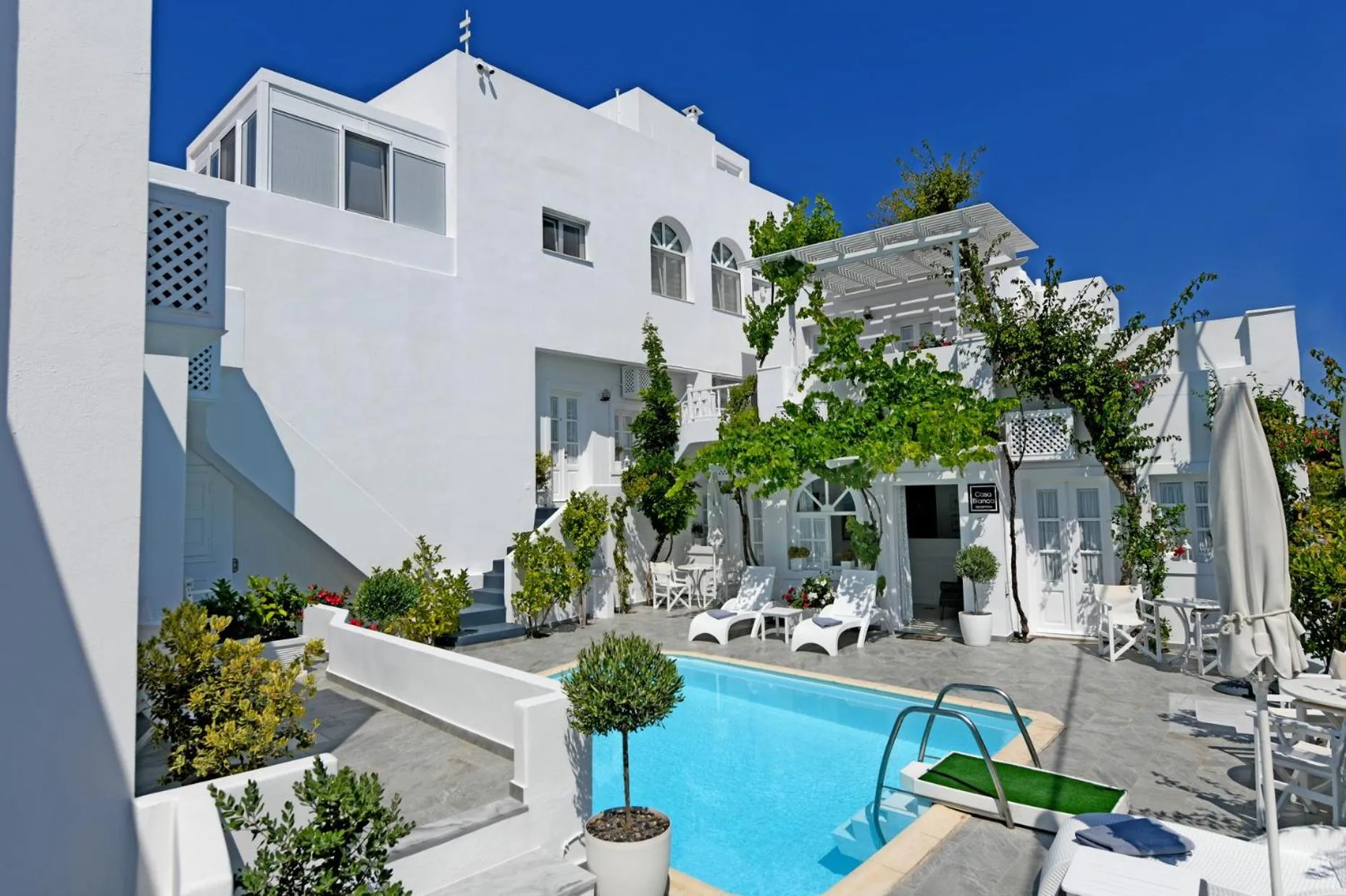 Property building in Casa Bianca