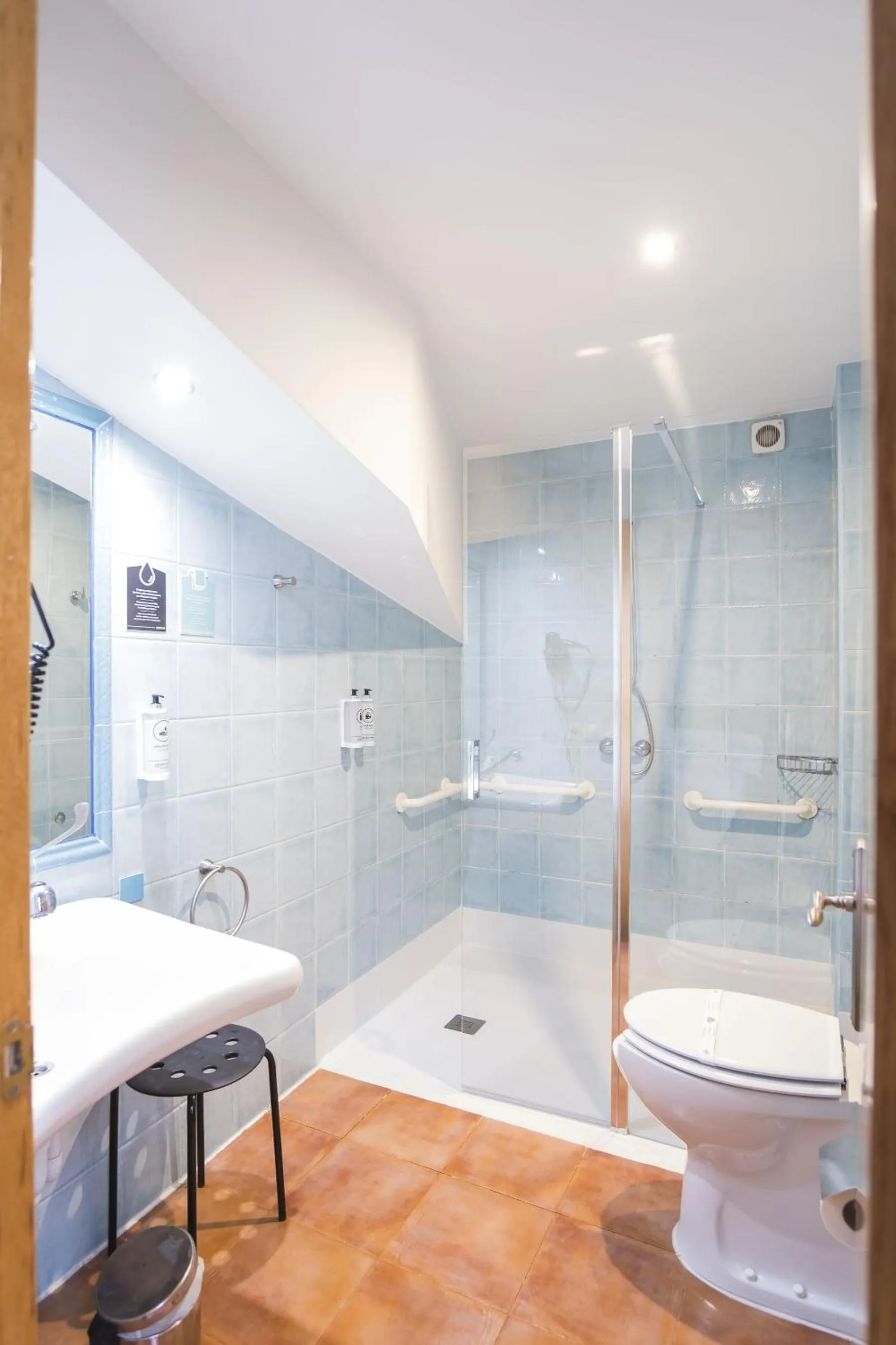 Shower in Hotel Alda Algalia