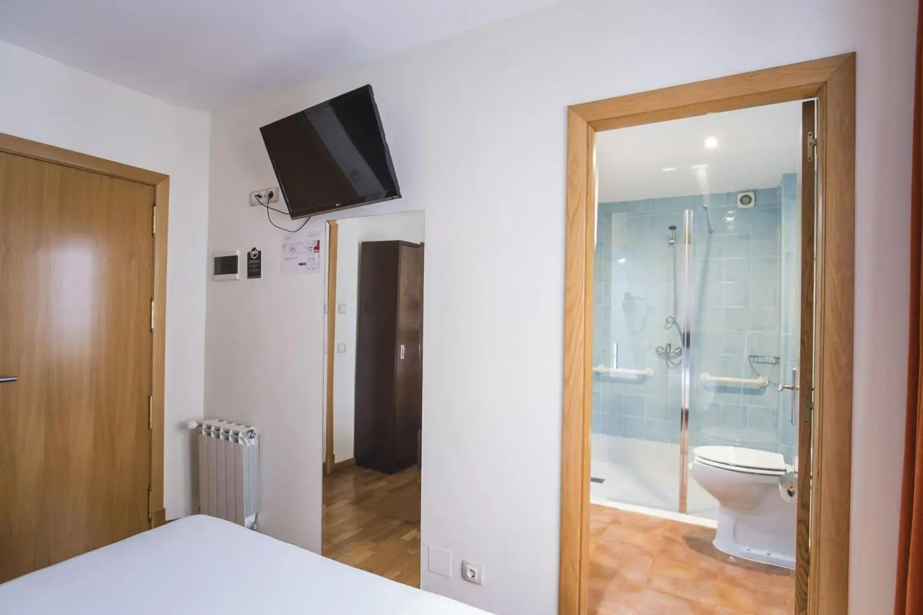 Photo of the whole room, Bed in Hotel Alda Algalia Photo of the whole room, Bed in Hotel Alda Algalia