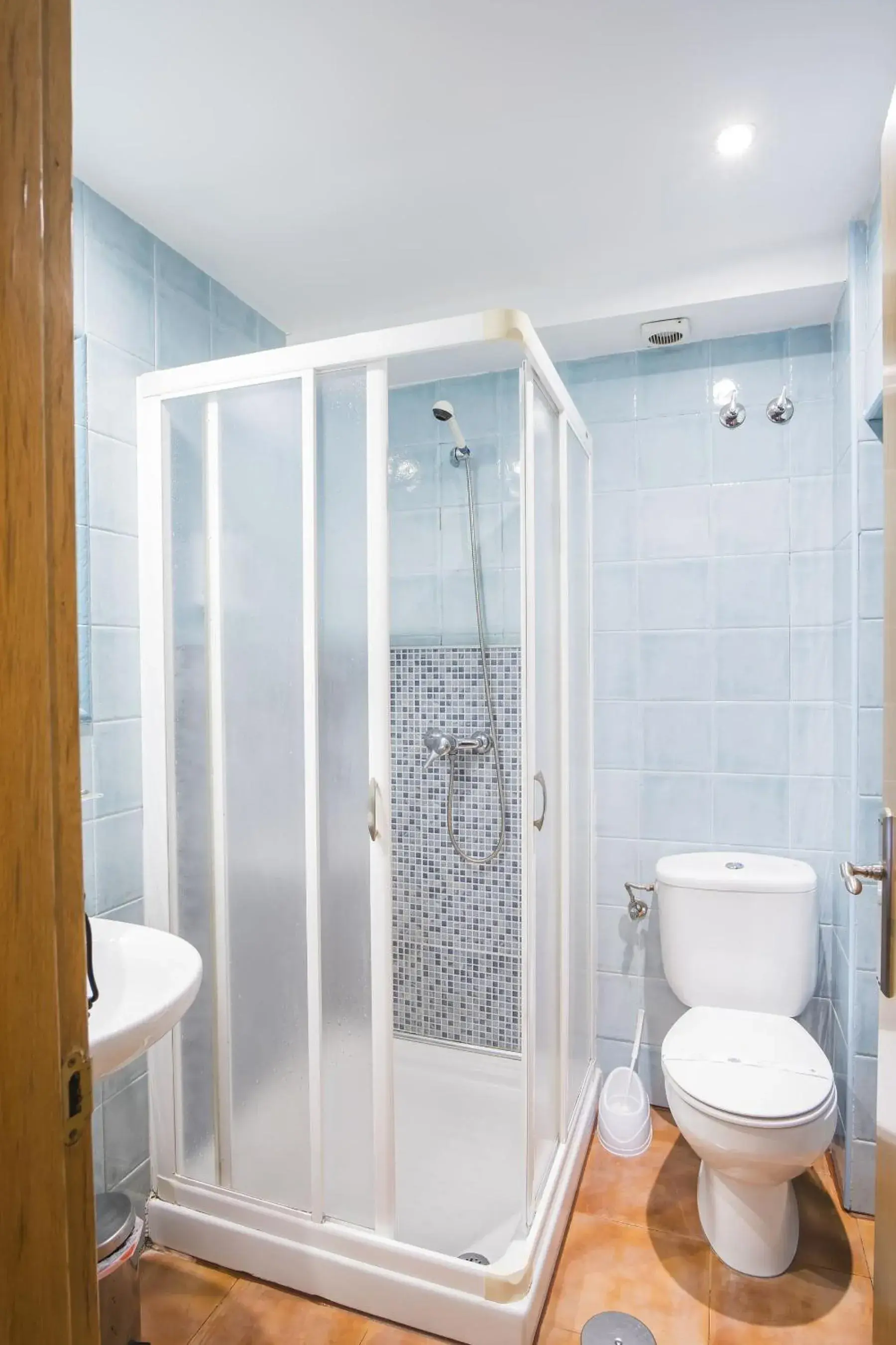 Shower in Hotel Alda Algalia Shower in Hotel Alda Algalia