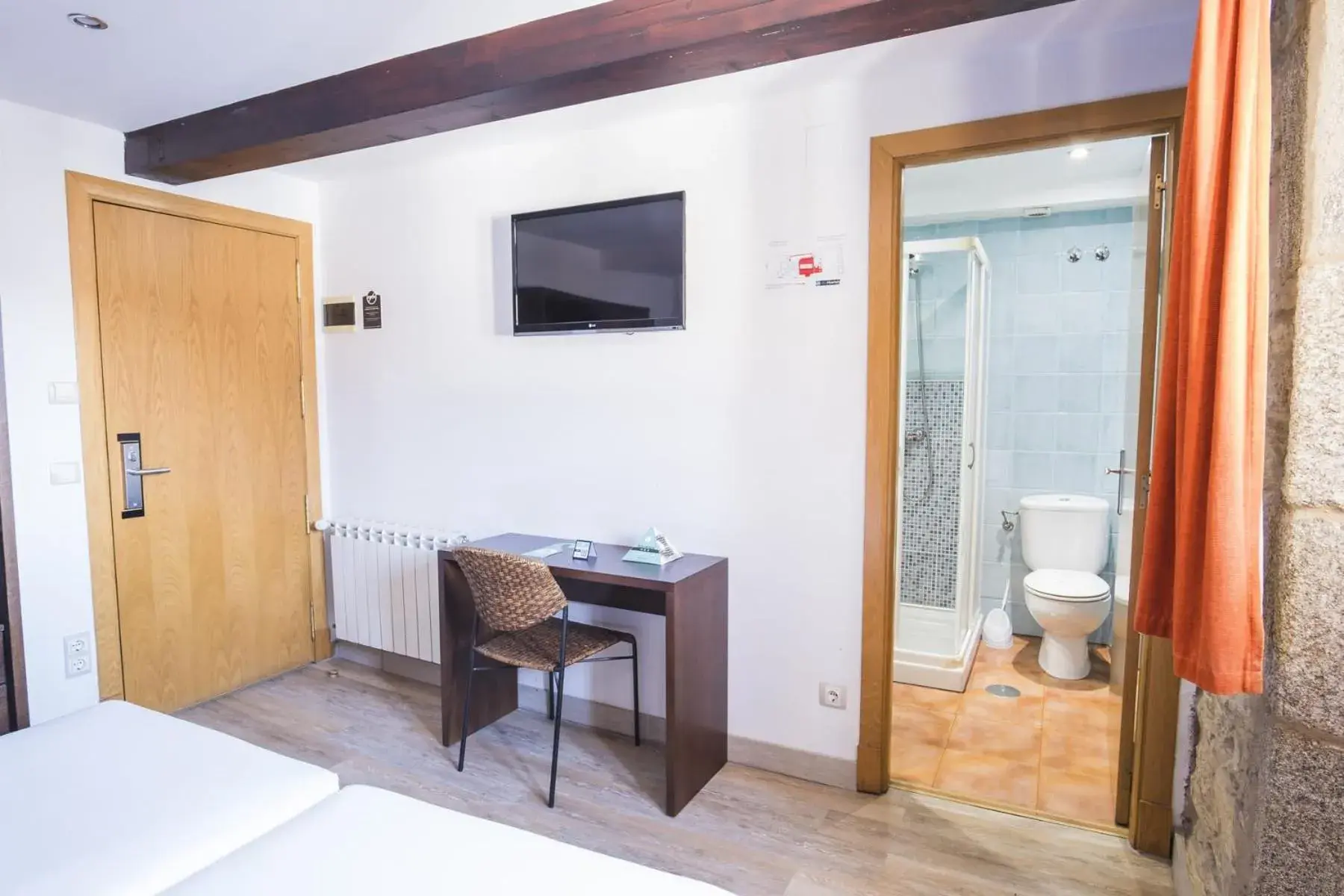 TV and multimedia, Bed in Hotel Alda Algalia TV and multimedia, Bed in Hotel Alda Algalia