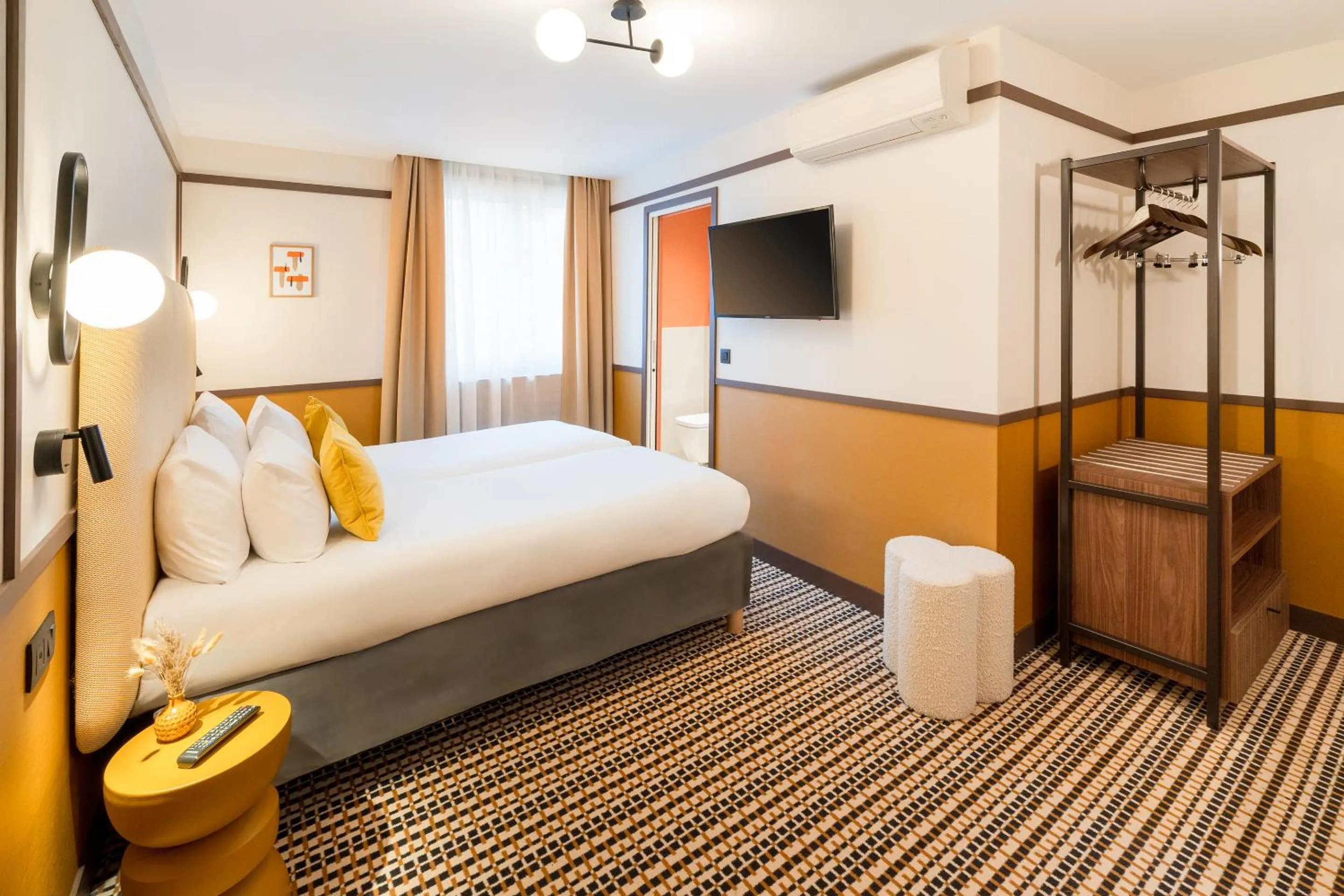 Bed in Best Western Plus Au Grand Saint Jean