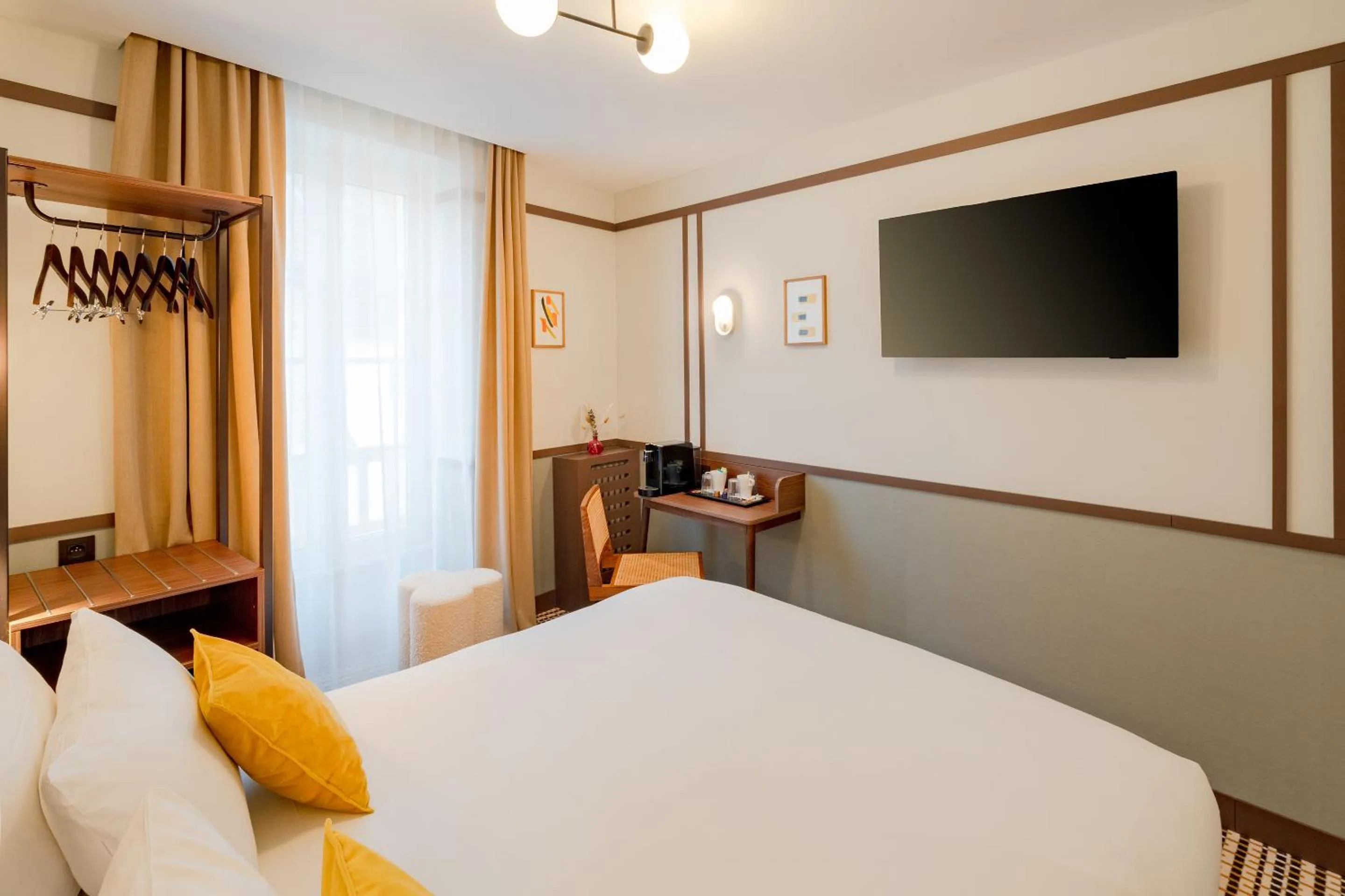 TV and multimedia, Bed in Best Western Plus Au Grand Saint Jean