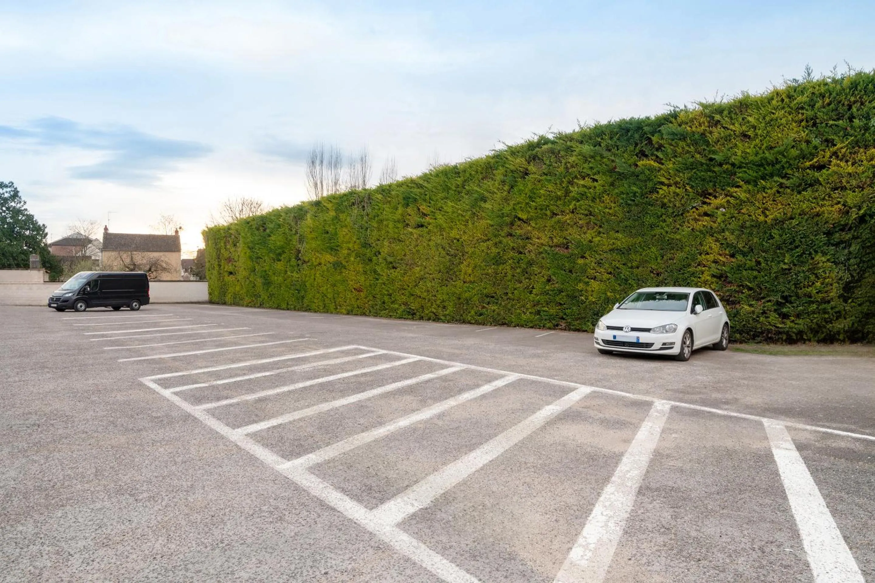 Parking in Best Western Plus Au Grand Saint Jean