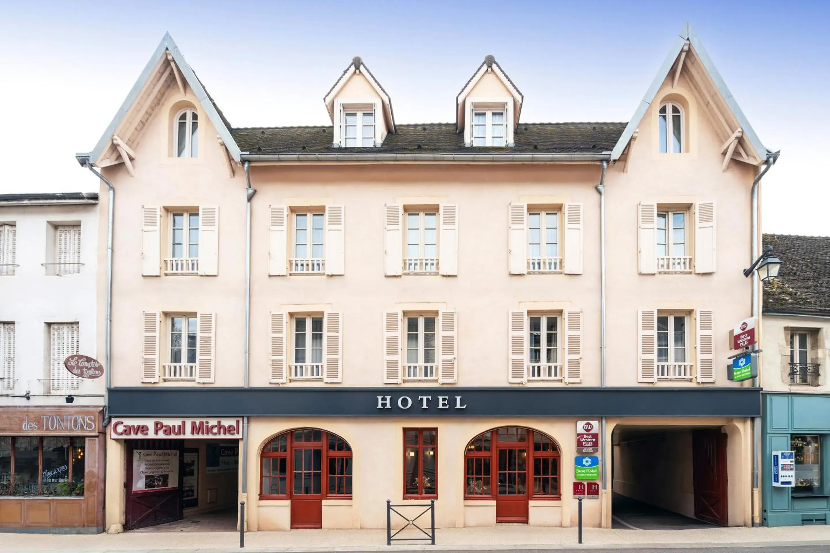 Facade/entrance in Best Western Plus Au Grand Saint Jean Facade/entrance in Best Western Plus Au Grand Saint Jean