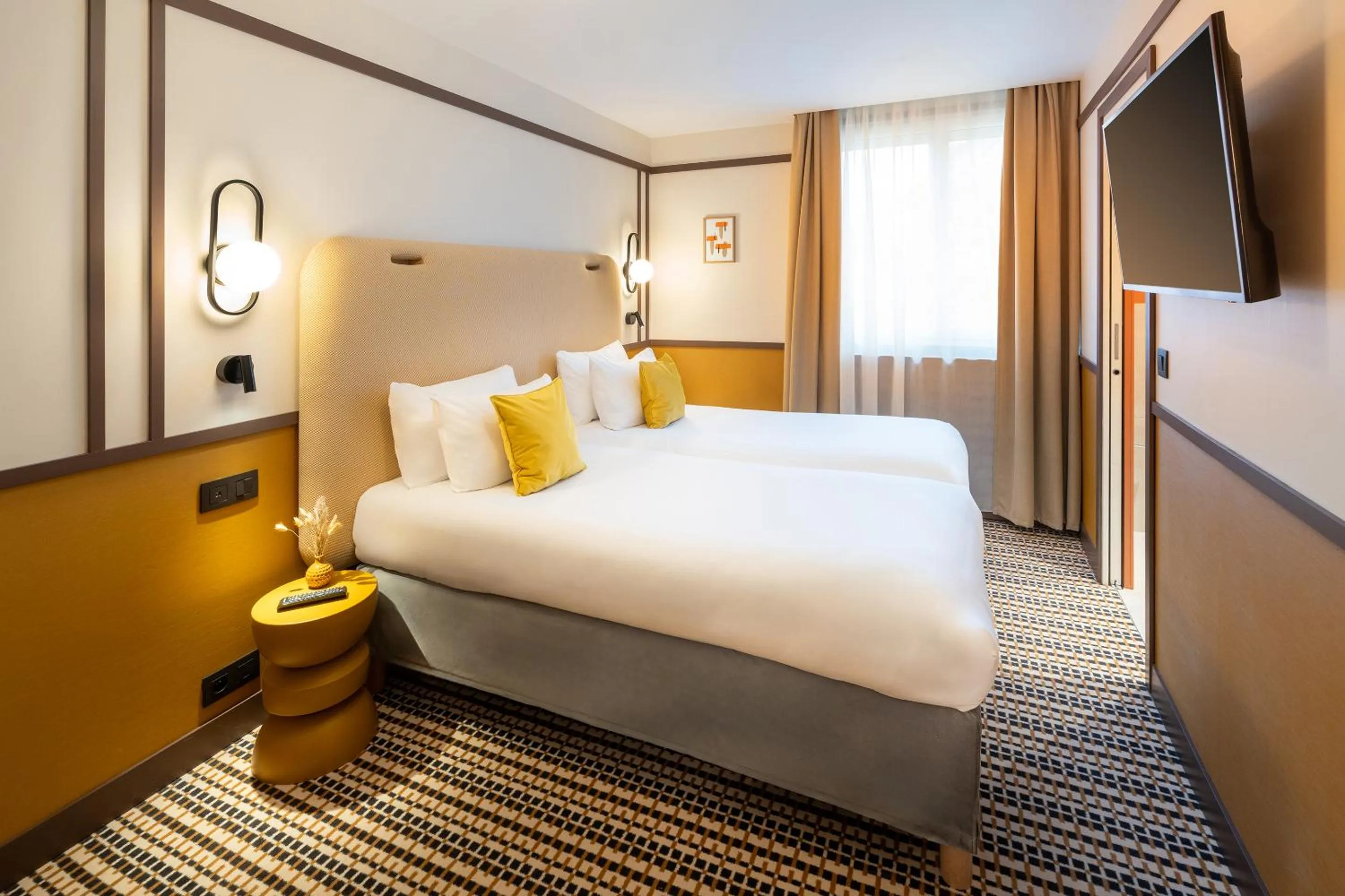 Bed in Best Western Plus Au Grand Saint Jean