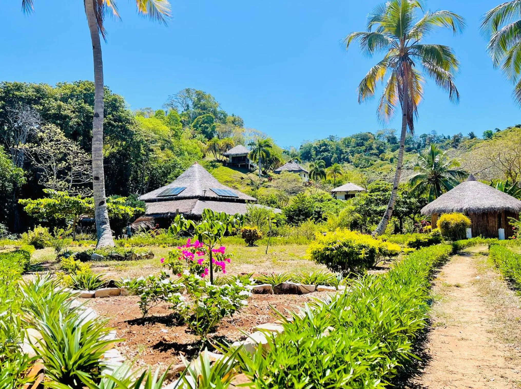 Garden view in Hotel Océan Beach Sakatia