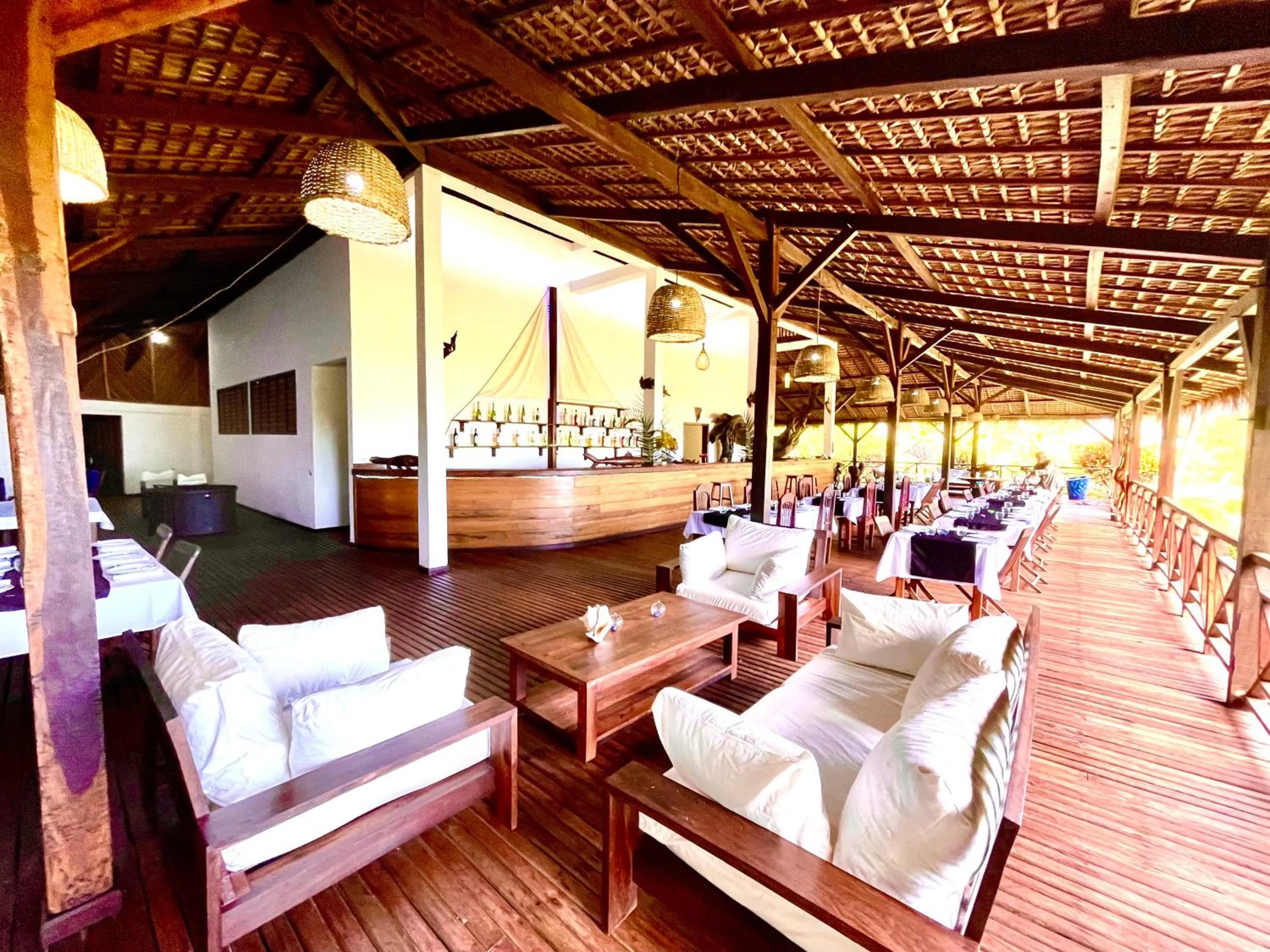 Restaurant/places to eat in Hotel Océan Beach Sakatia