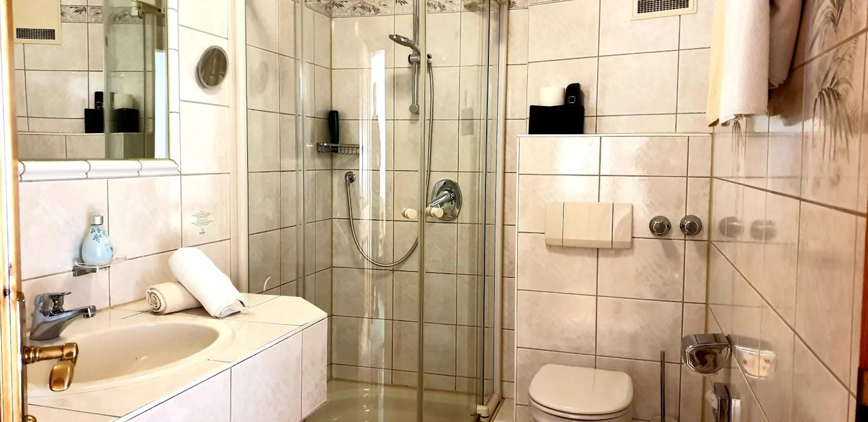 Shower in Alpenotel Rosenhof Ruhpolding, Wellness, Chiemgau Karte, Travelingo Bonus Programm