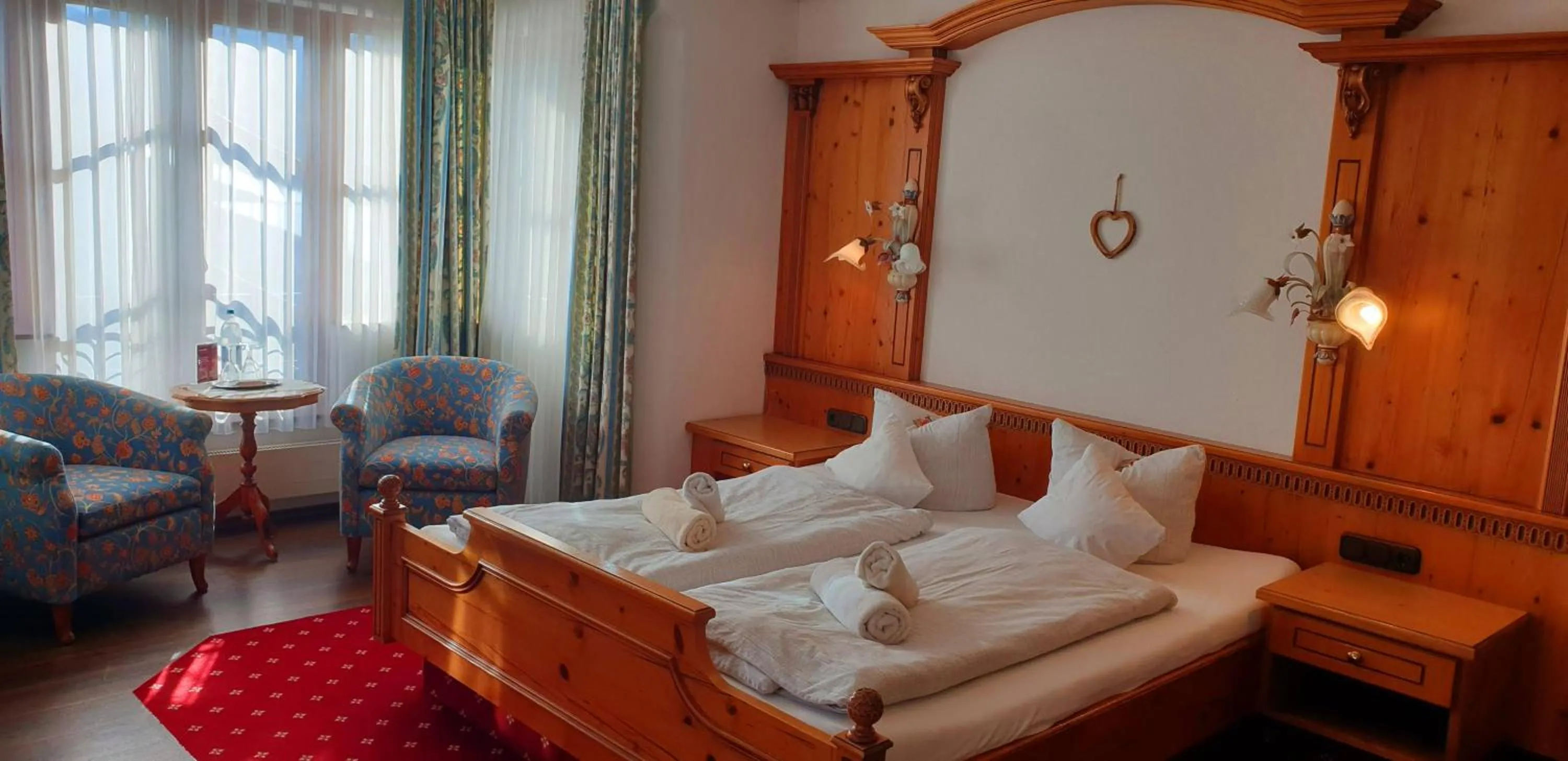 Bed in Alpenotel Rosenhof Ruhpolding, Wellness, Chiemgau Karte, Travelingo Bonus Programm