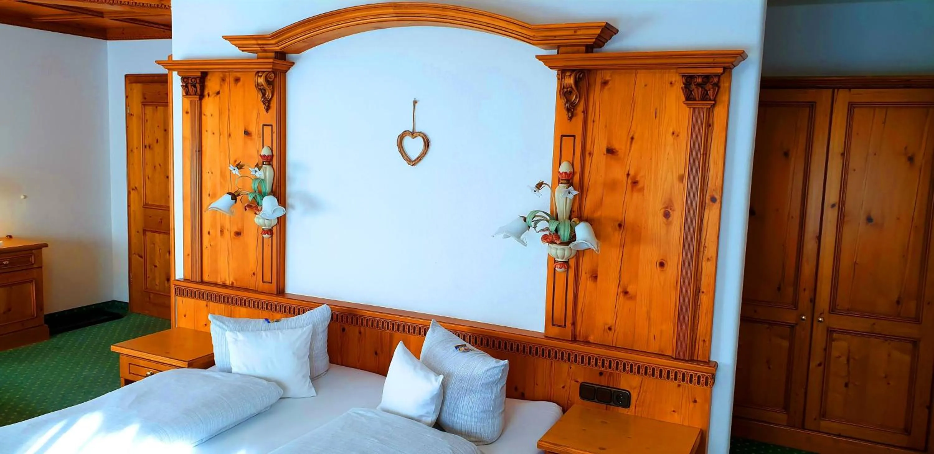 Photo of the whole room, Bed in Alpenotel Rosenhof Ruhpolding, Wellness, Chiemgau Karte, Travelingo Bonus Programm