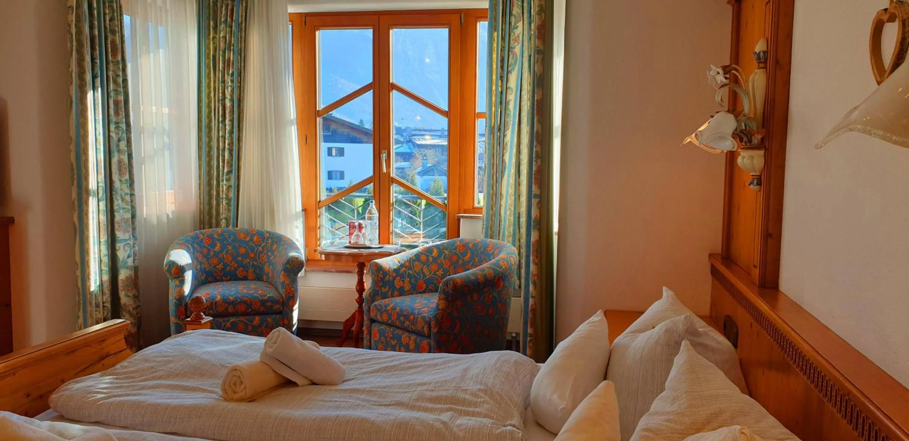 Living room, Bed in Alpenotel Rosenhof Ruhpolding, Wellness, Chiemgau Karte, Travelingo Bonus Programm