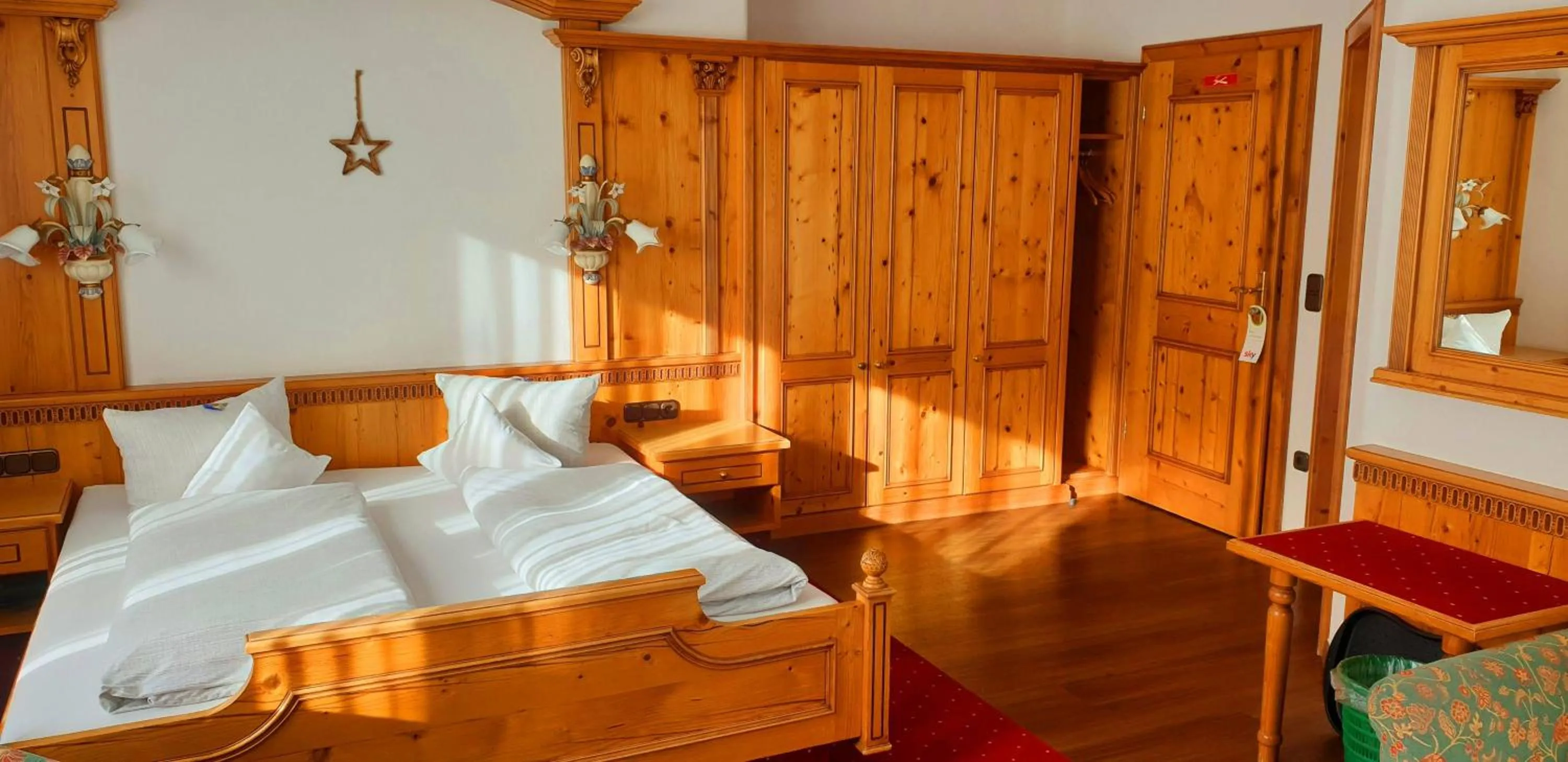 Living room, Bed in Alpenotel Rosenhof Ruhpolding, Wellness, Chiemgau Karte, Travelingo Bonus Programm