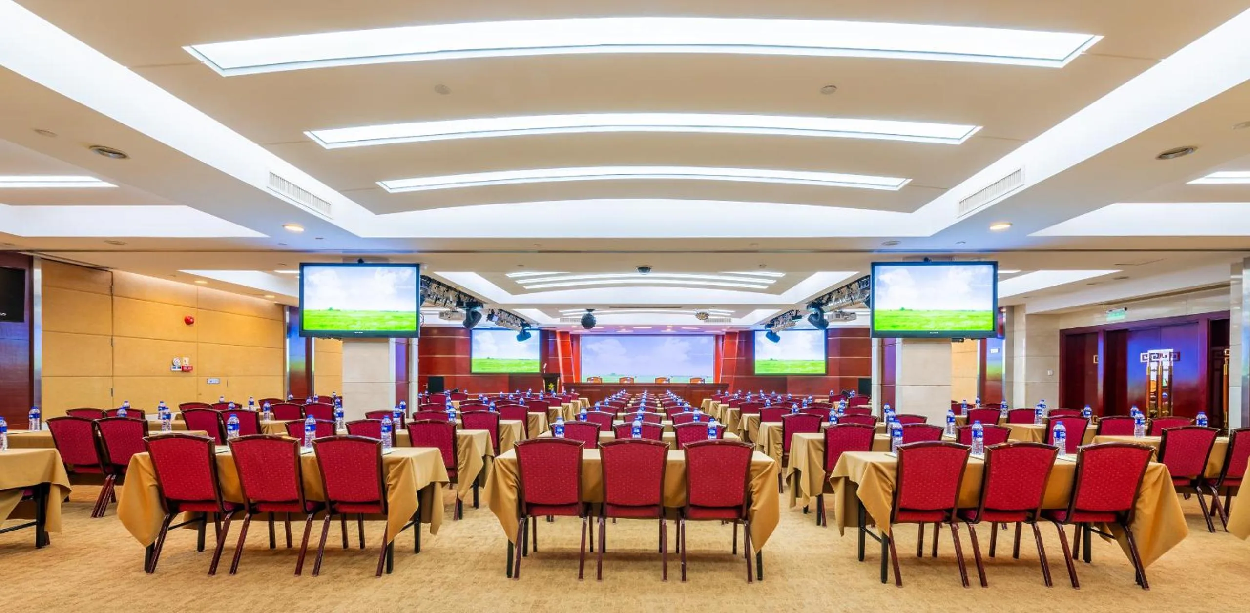 Meeting/conference room in Yanling Hotel