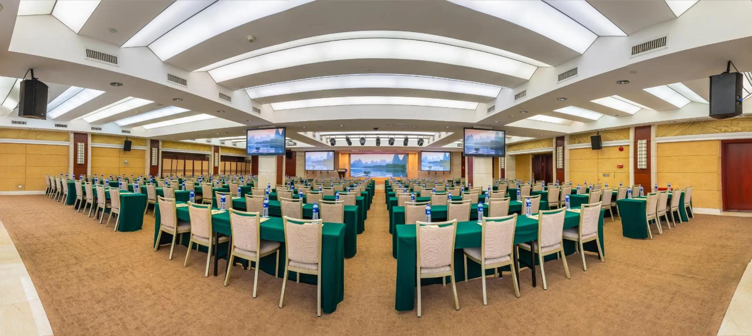 TV and multimedia in Yanling Hotel