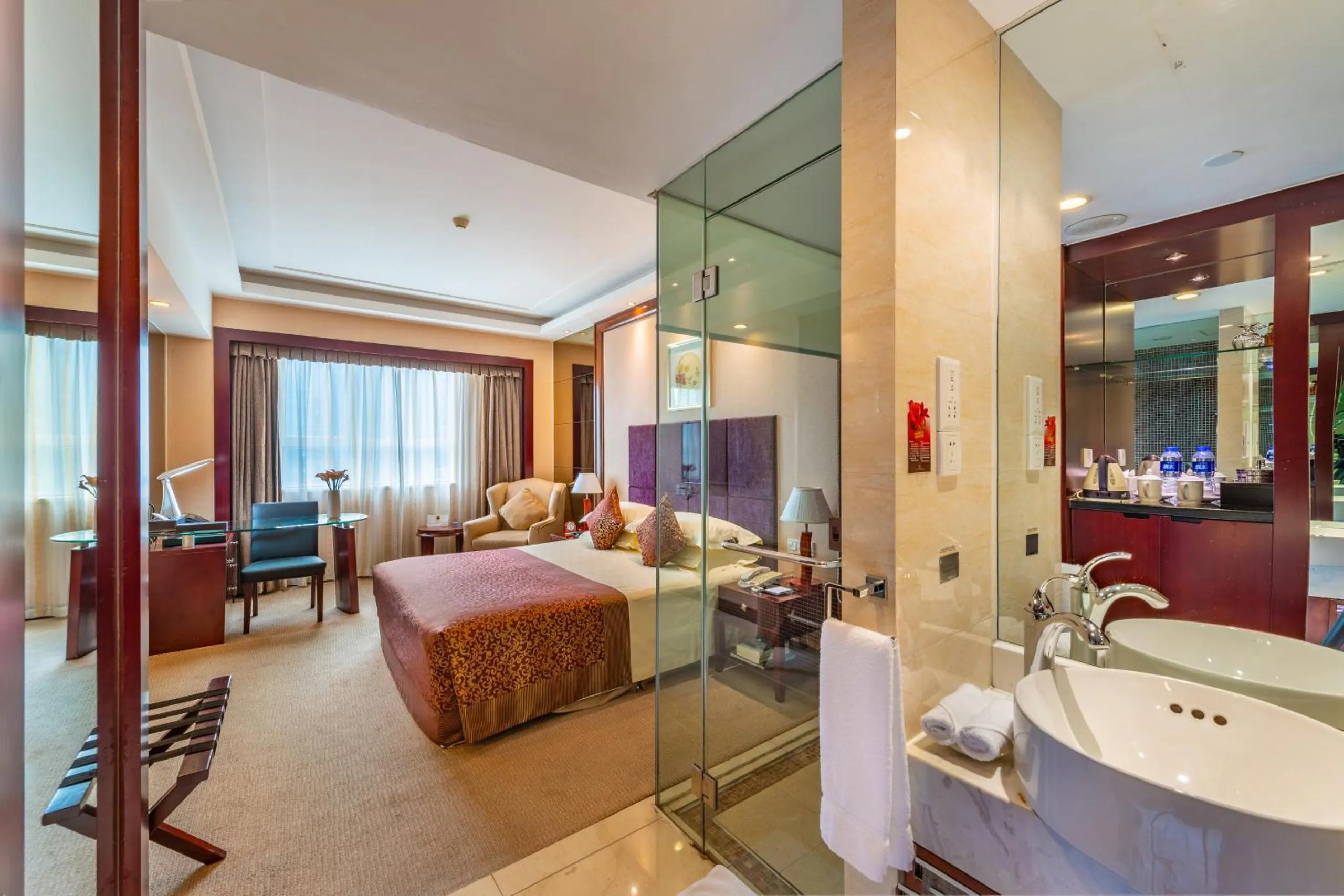 Bed in Yanling Hotel