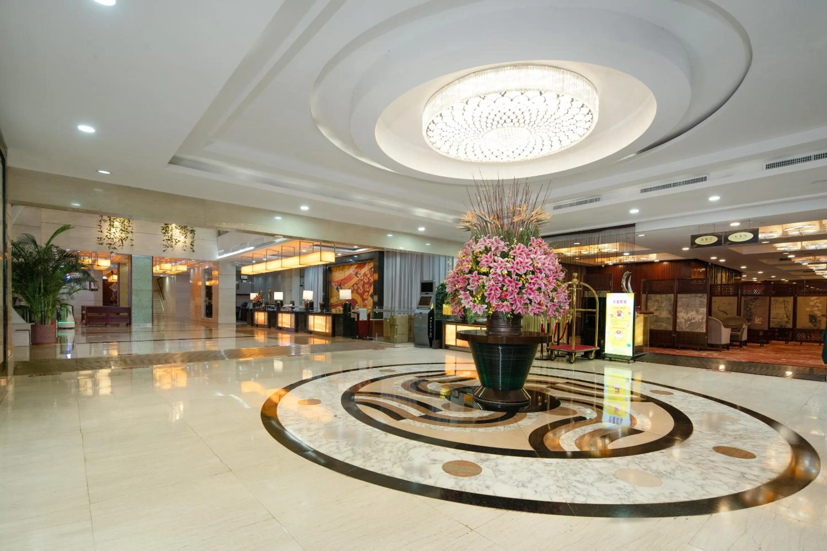 Lobby or reception in Yanling Hotel