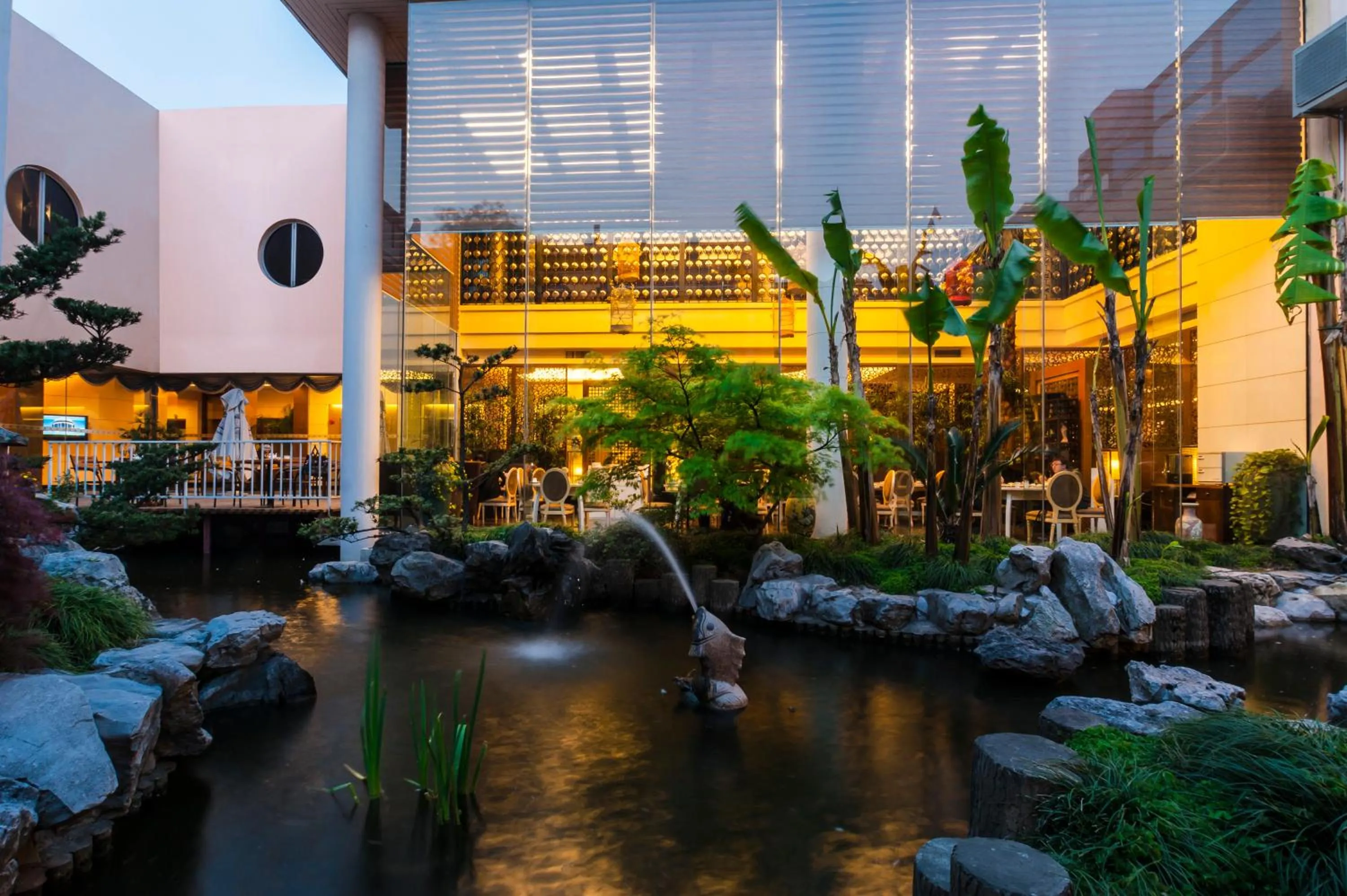 Garden in Grand Skylight Gardens Hotel Shanghai Bai Se Road