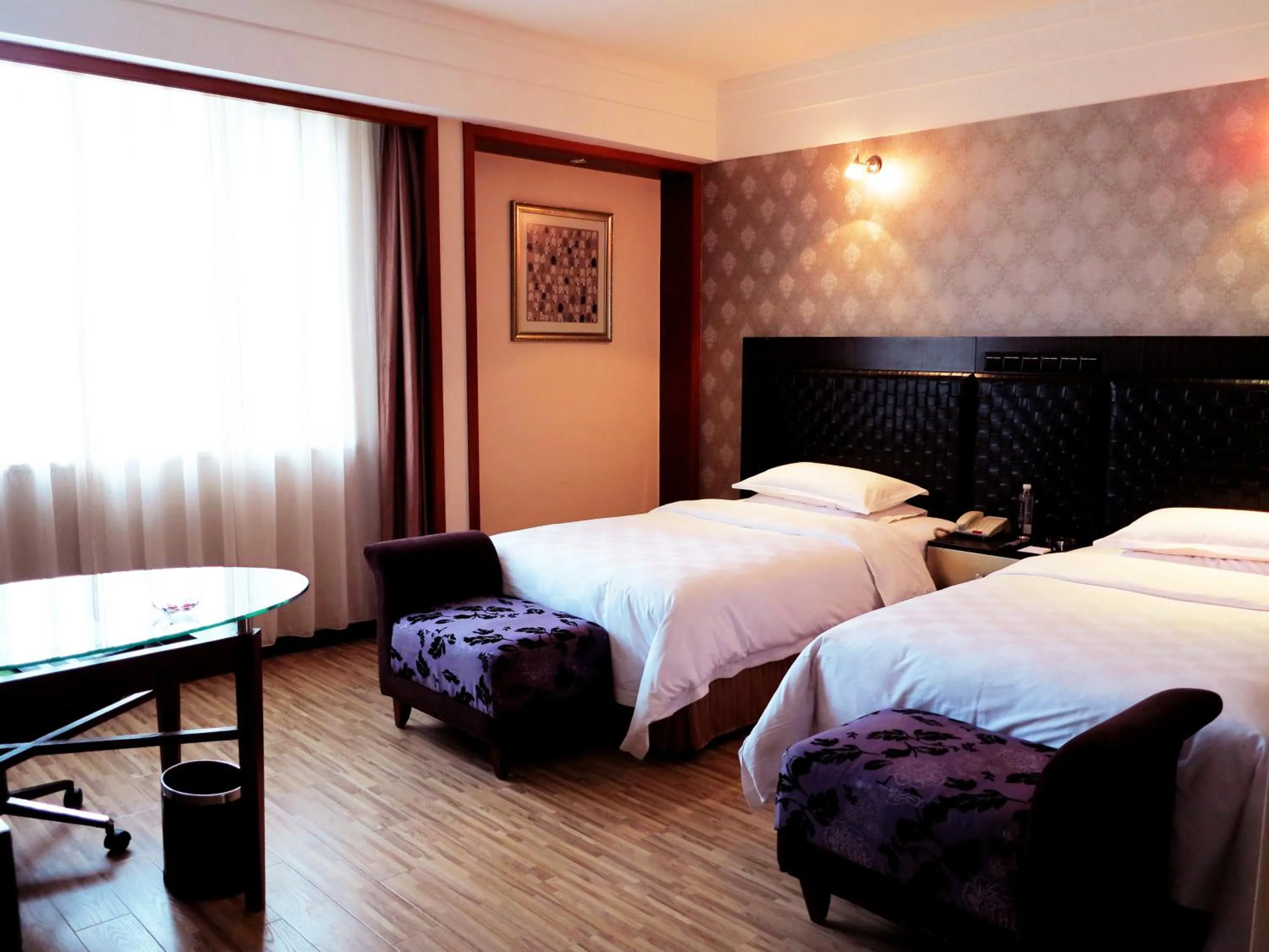 Bed in Grand Skylight Gardens Hotel Shanghai Bai Se Road