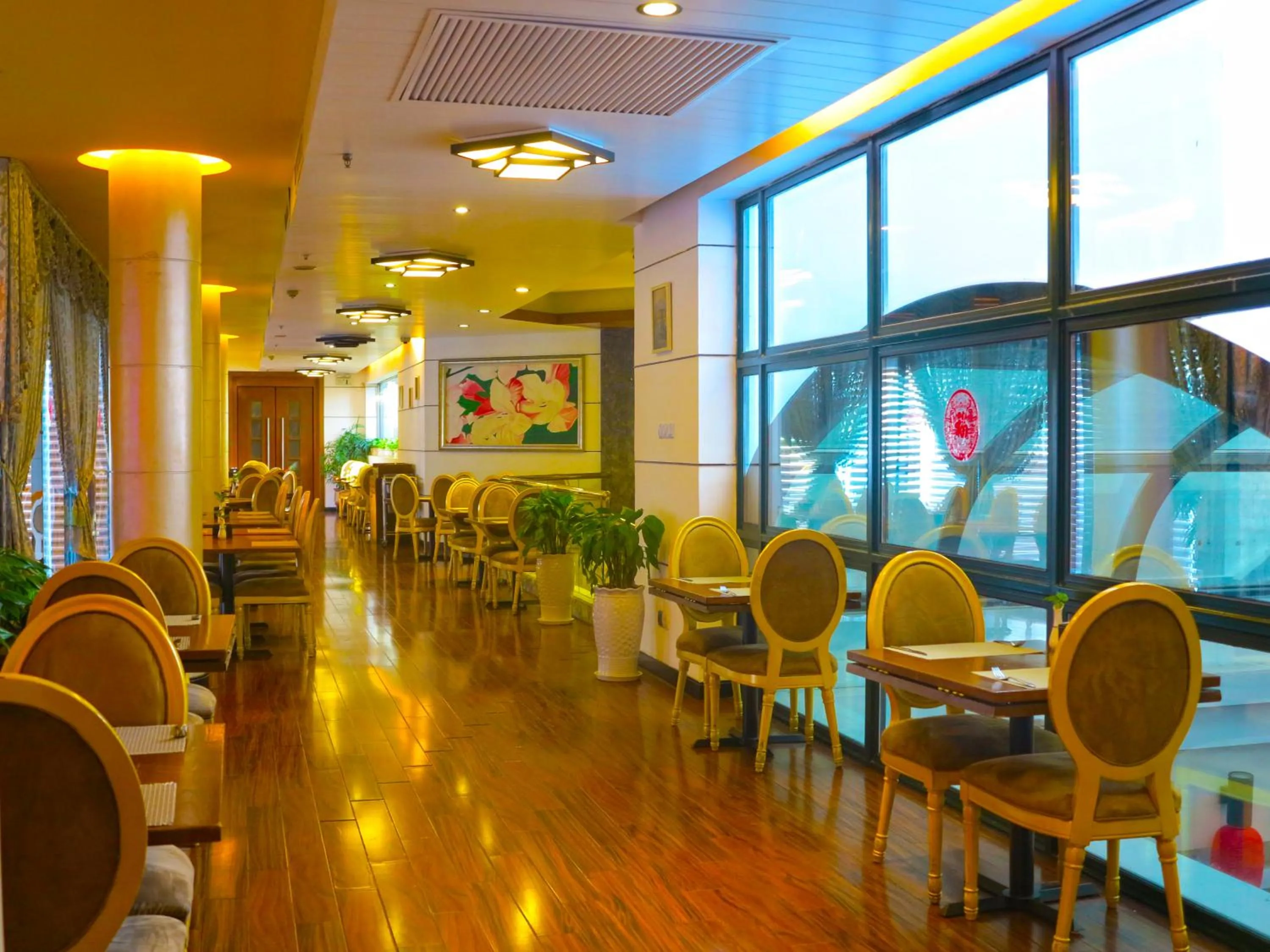 Restaurant/places to eat in Grand Skylight Gardens Hotel Shanghai Bai Se Road