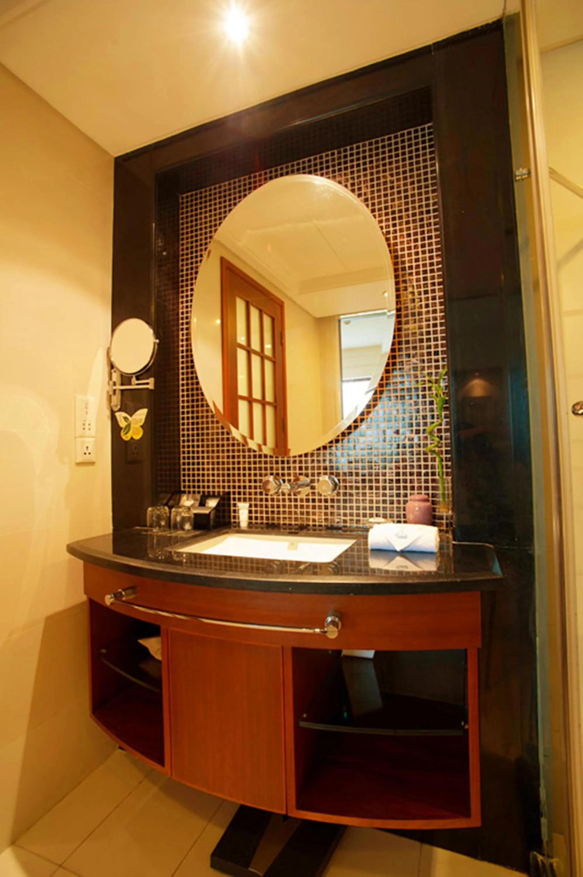 Bathroom in Grand Skylight Gardens Hotel Shanghai Bai Se Road