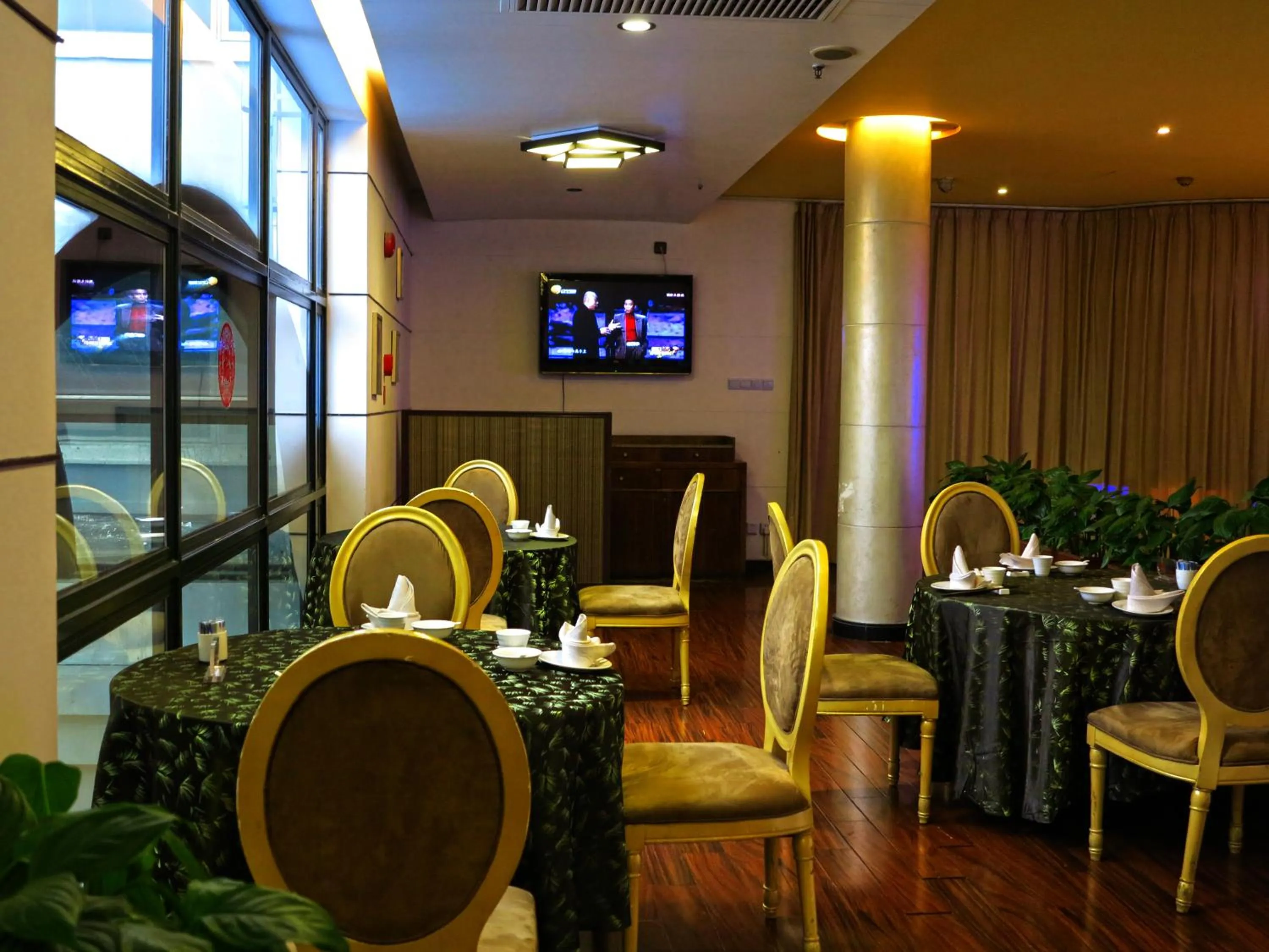 Restaurant/places to eat in Grand Skylight Gardens Hotel Shanghai Bai Se Road