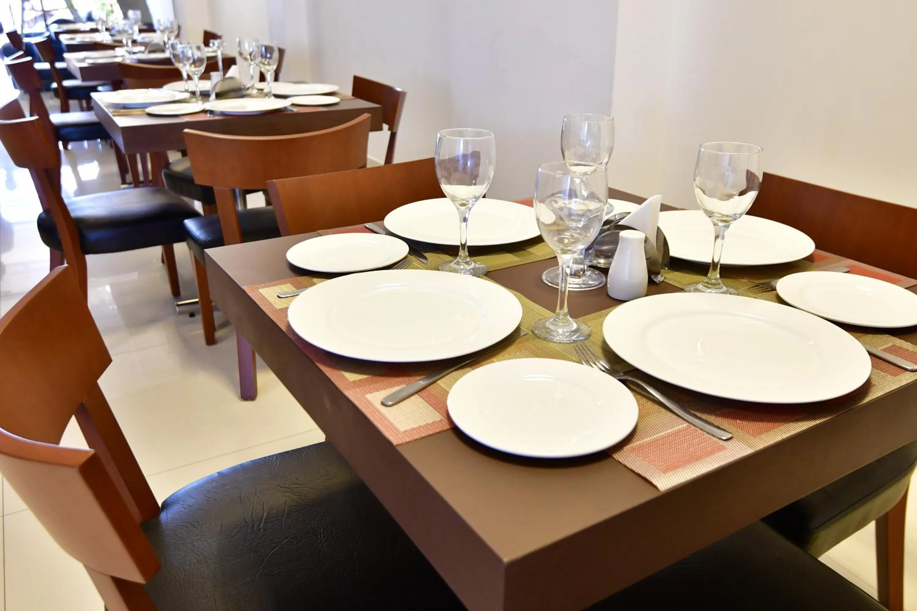 Restaurant/places to eat in Prince Hotel