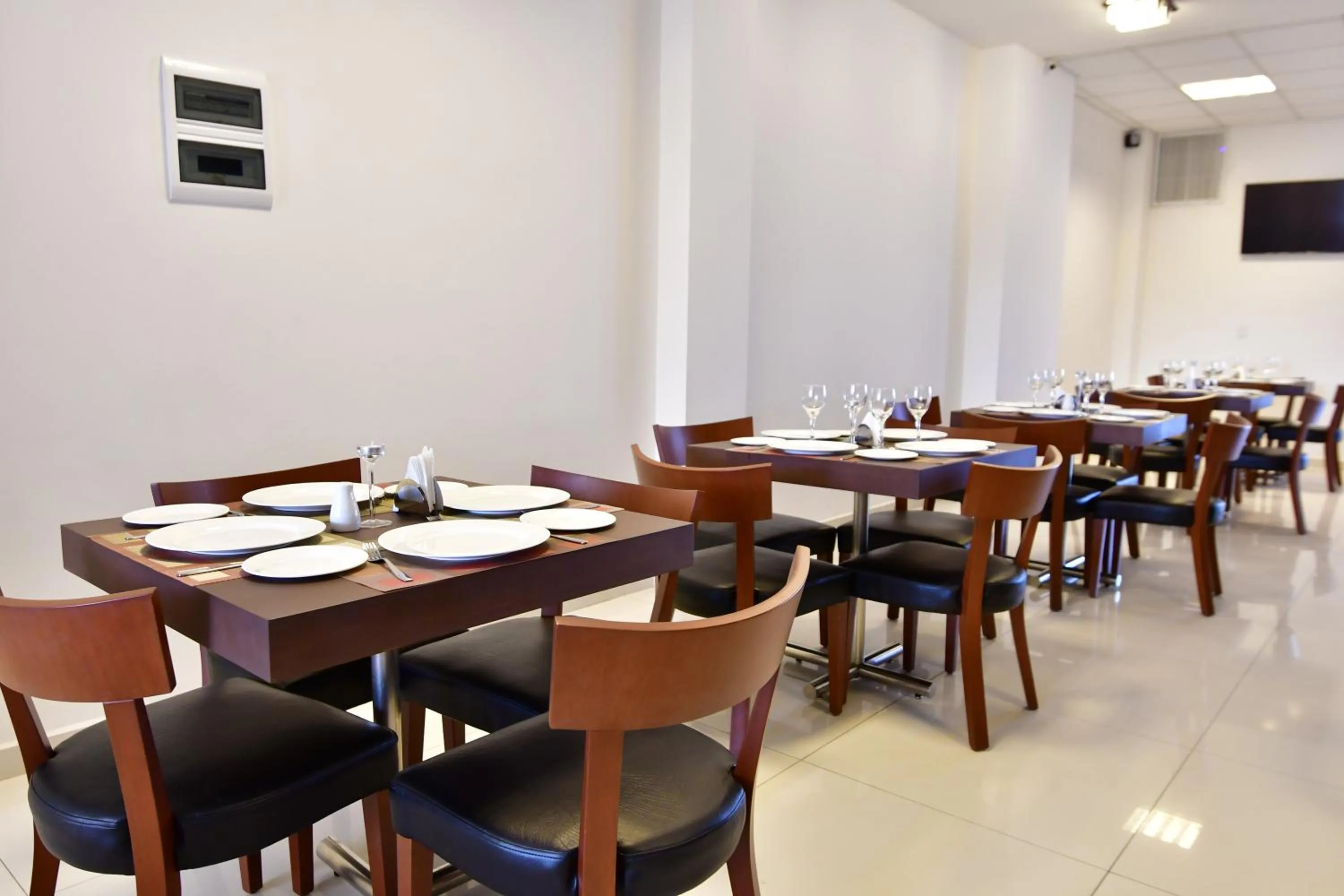 Restaurant/places to eat in Prince Hotel