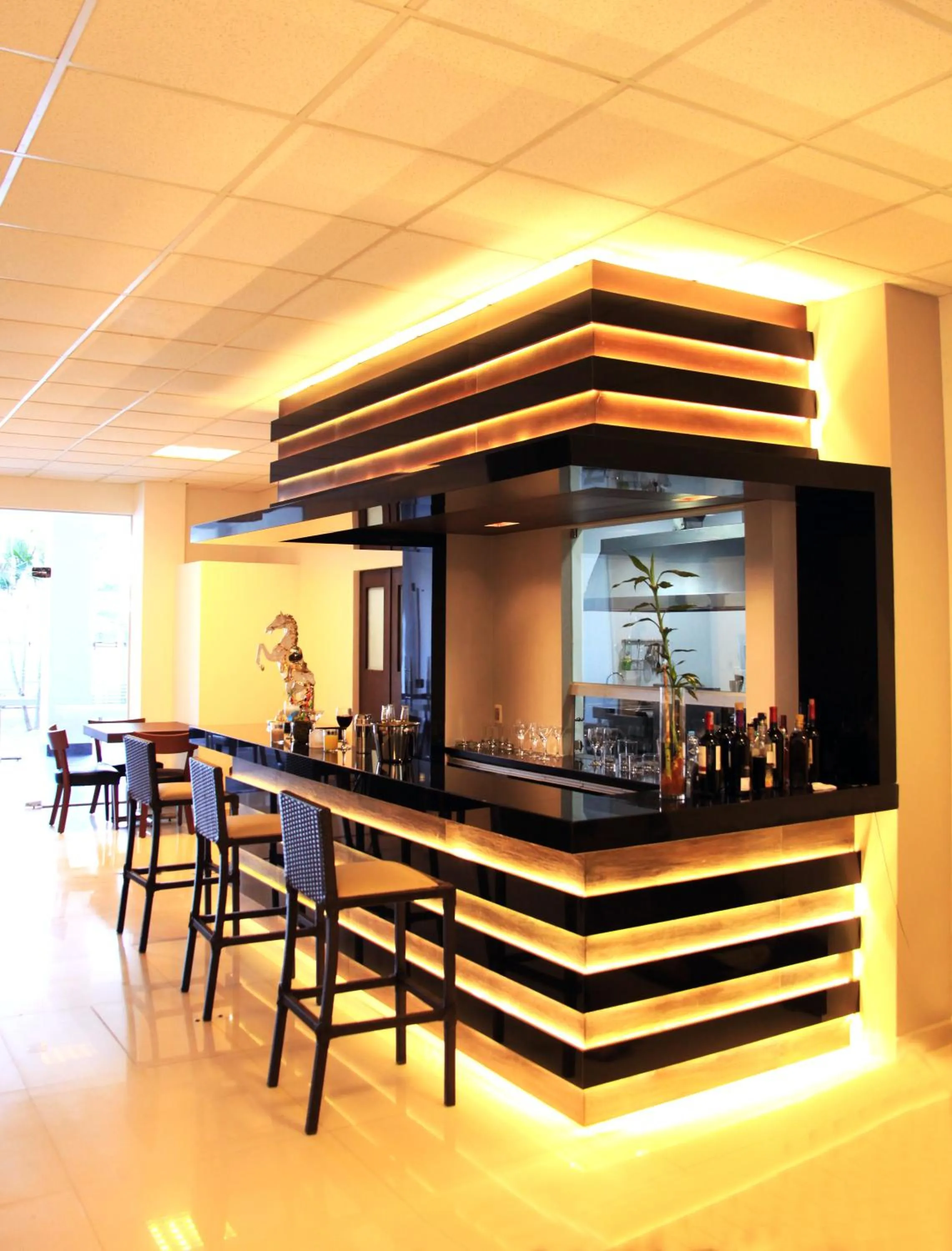 Restaurant/places to eat in Prince Hotel