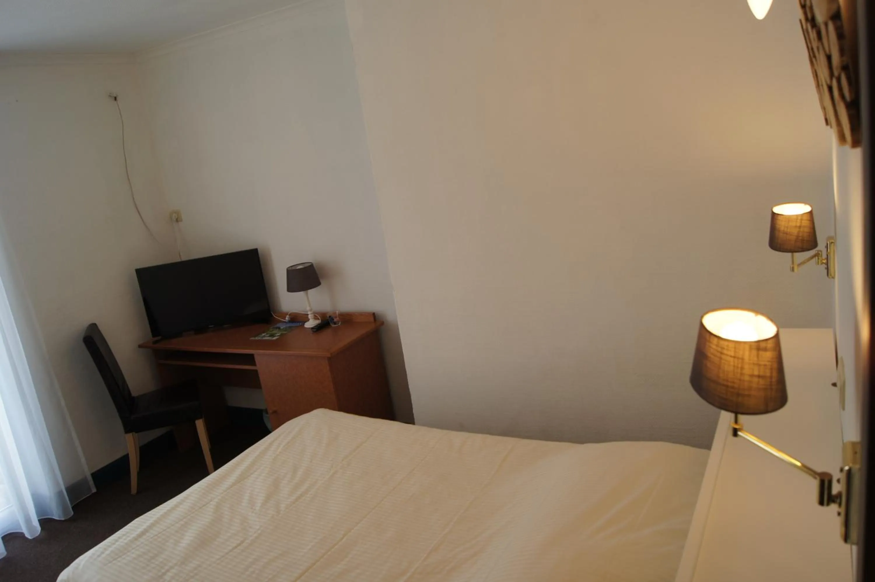 Bedroom, Bed in Hotel Bouillon