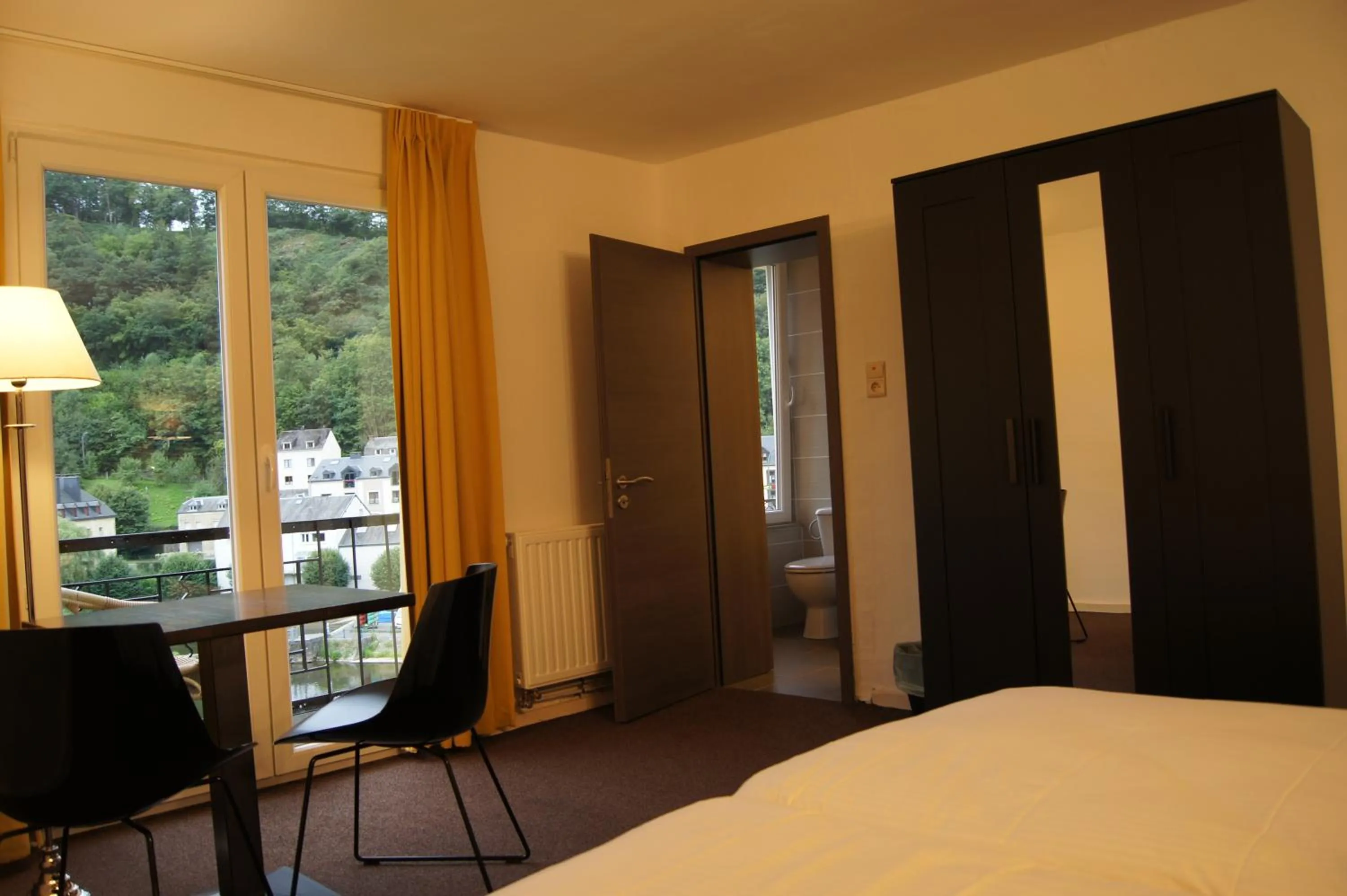 Bedroom, Bed in Hotel Bouillon