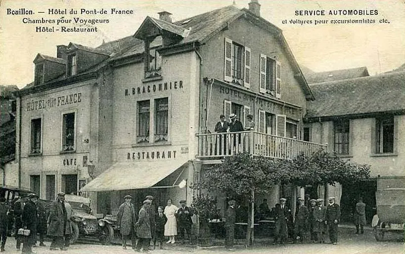 Facade/entrance in Hotel Bouillon