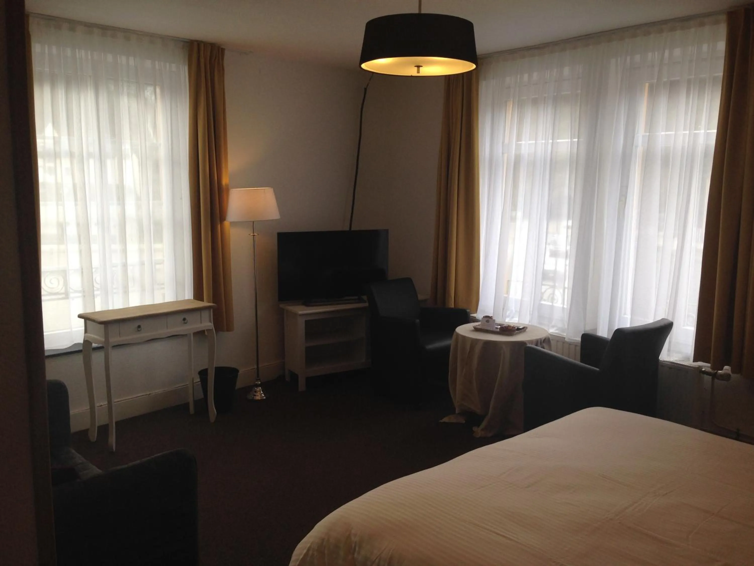 Bedroom, Bed in Hotel Bouillon