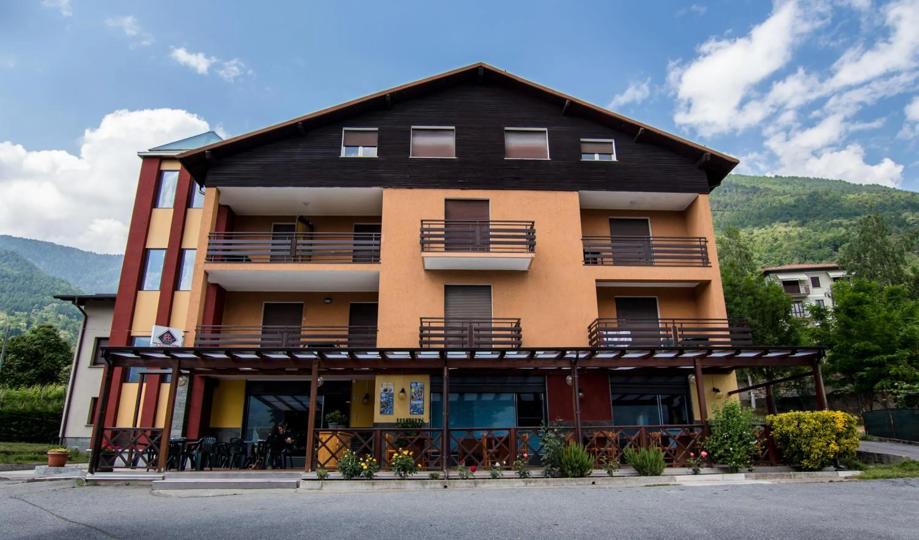 Property building in La Svolta