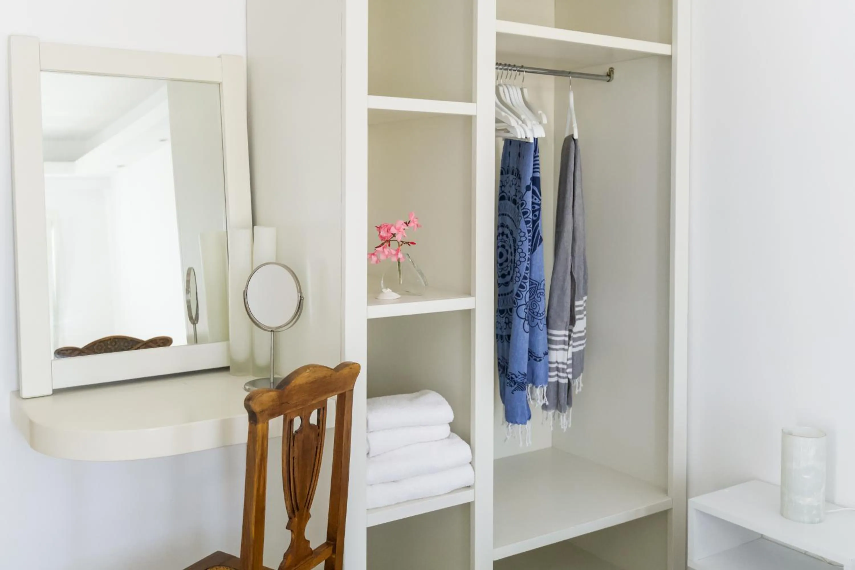 Alexandros Apartments