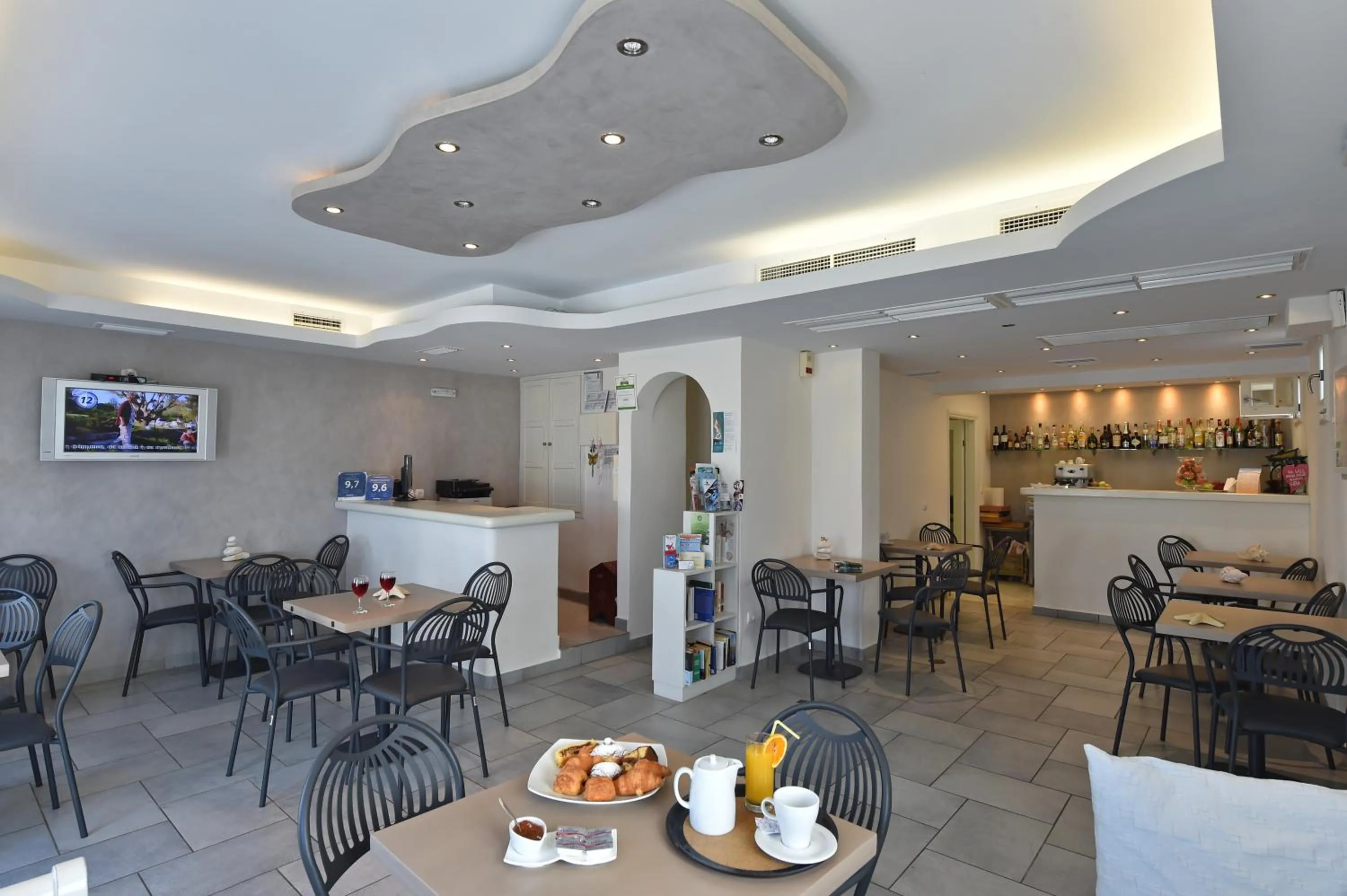 Communal lounge/ TV room in Alexandros Apartments