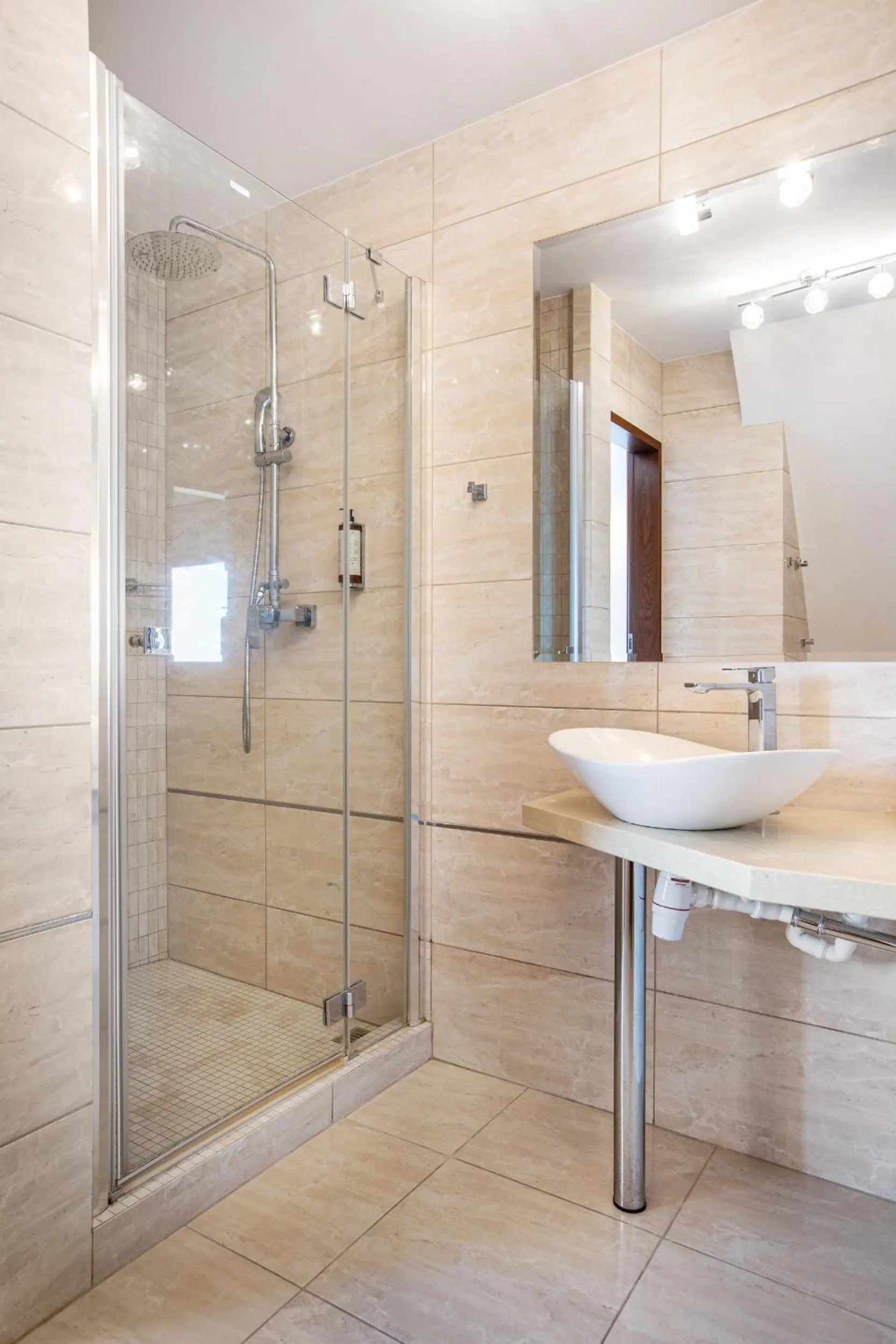 Shower in COLUMBUS Apartamenty Ustka - Limanowskiego 1