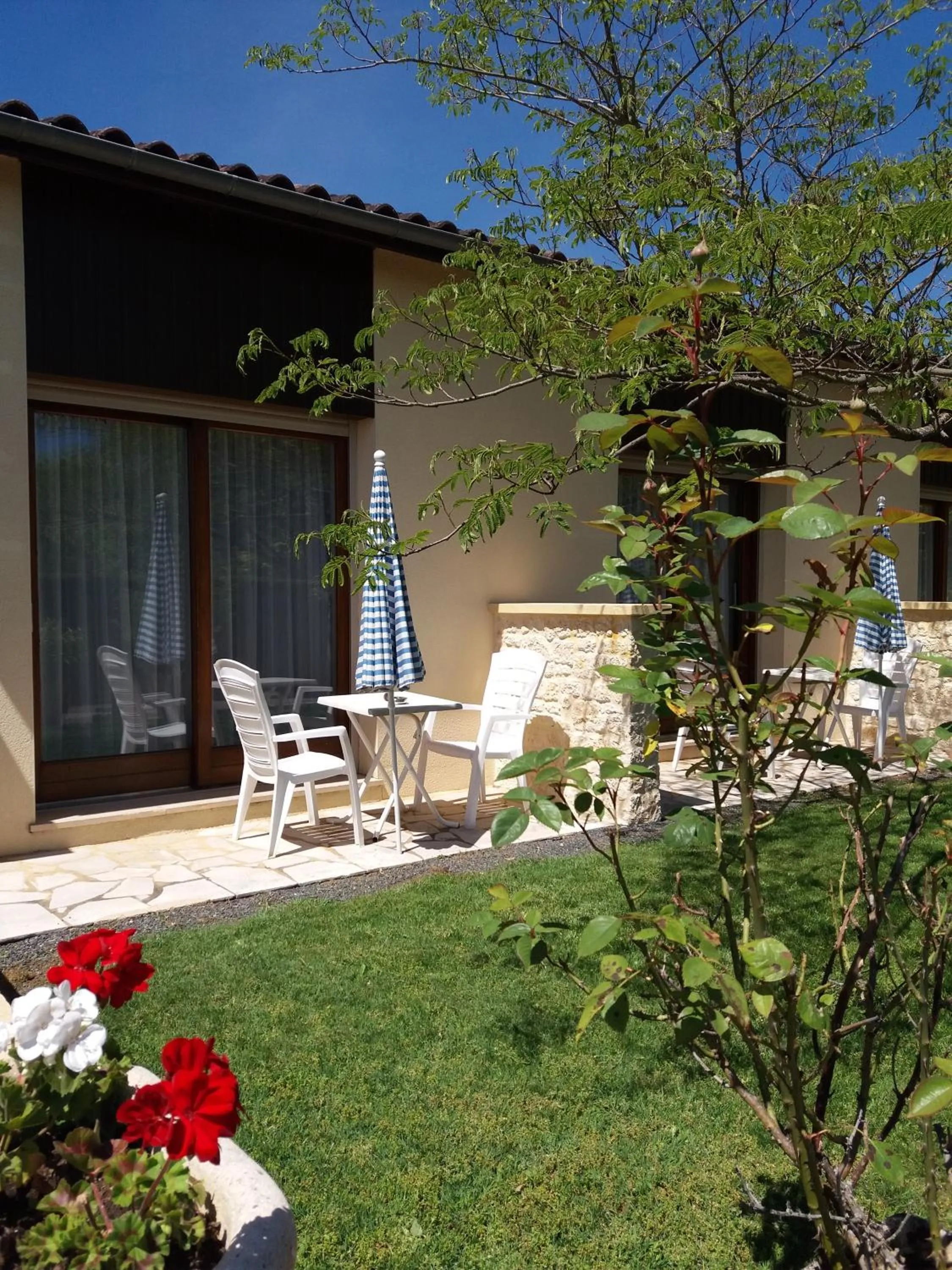 Balcony/Terrace in Hôtel Le Mas del Pechs - Chambres avec terrasse