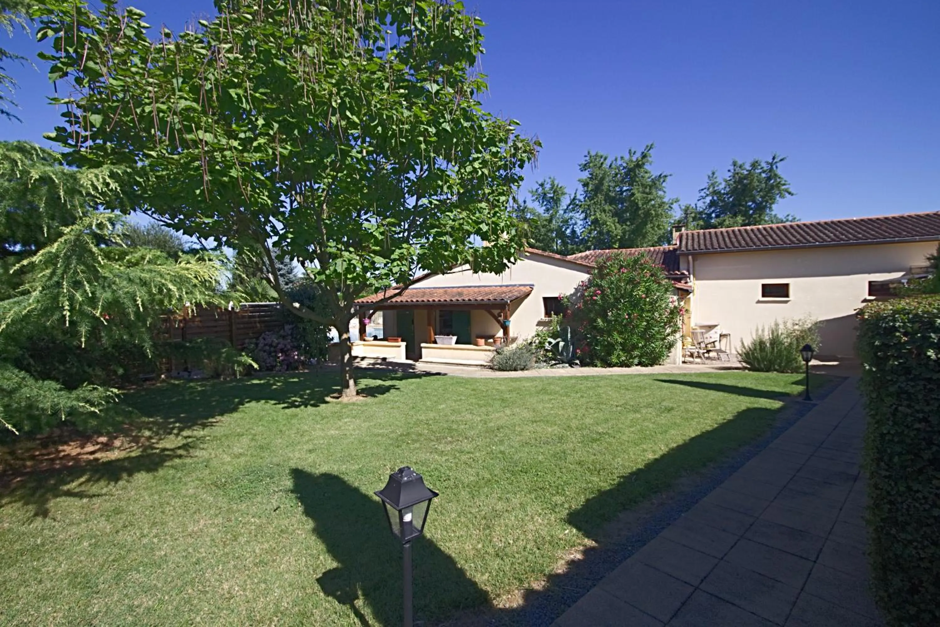 Garden view in Hôtel Le Mas del Pechs - Chambres avec terrasse