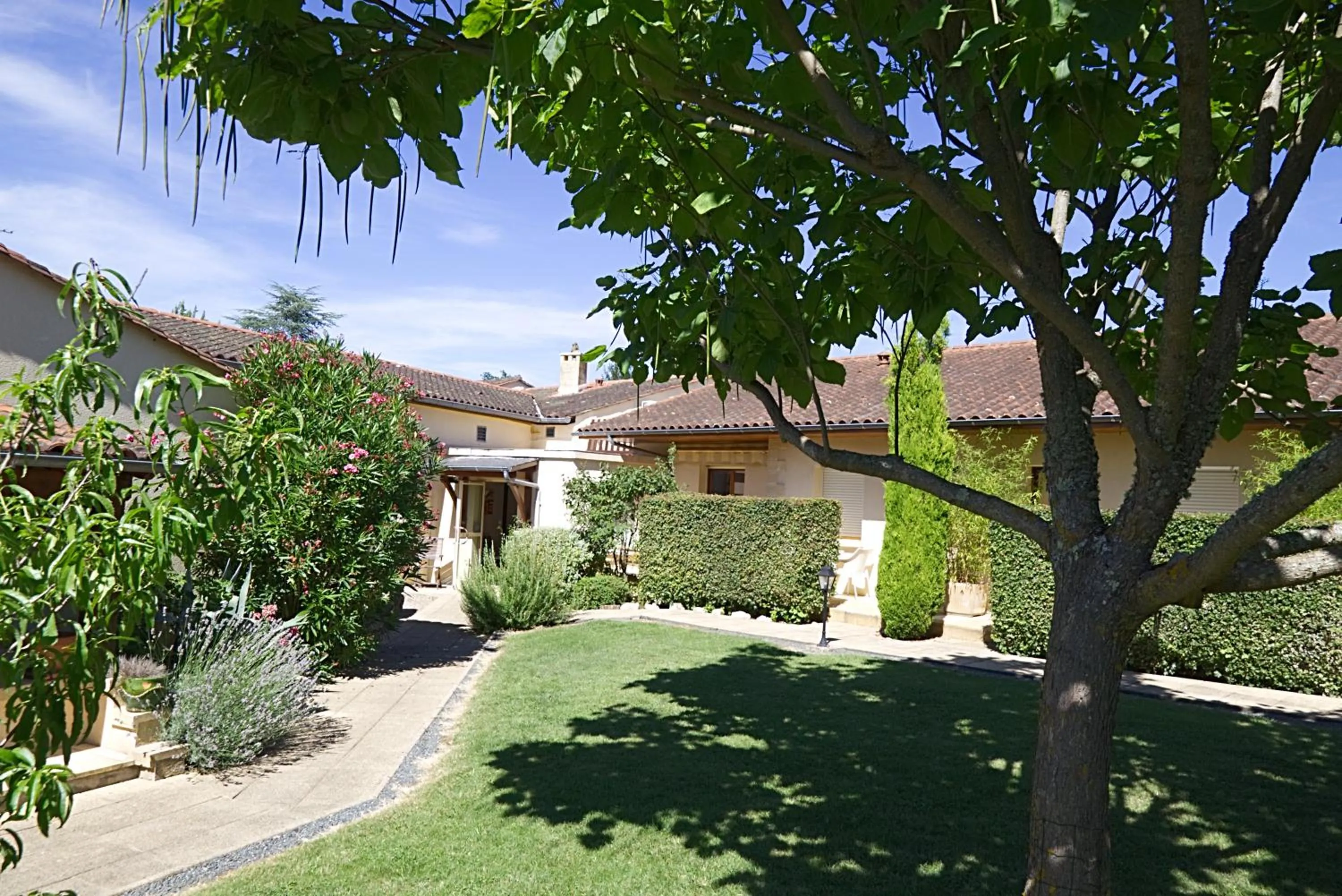 Garden in Hôtel Le Mas del Pechs - Chambres avec terrasse